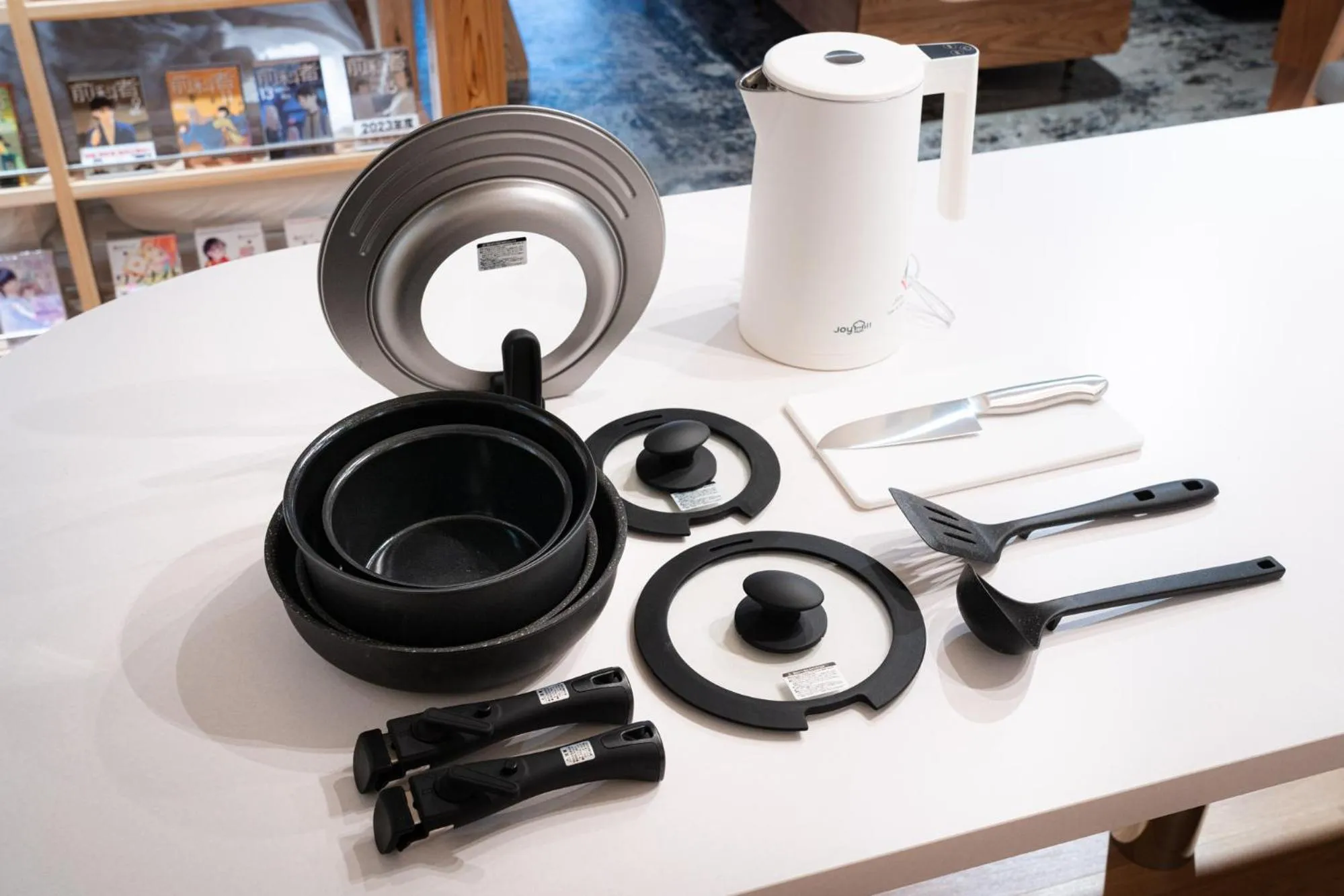 kitchen in MANGA ART HOTEL, BAKUROCHO