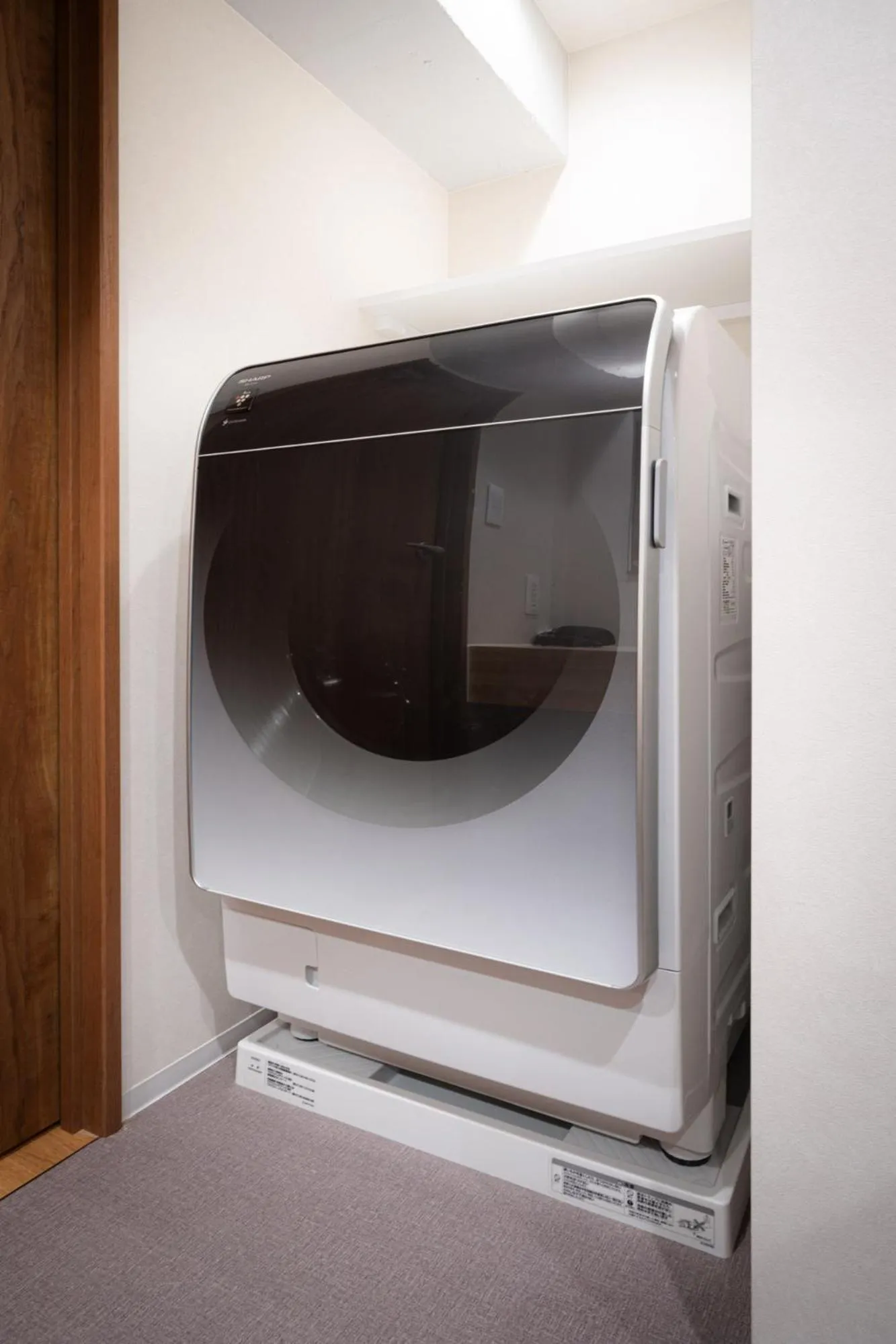 washing machine in MANGA ART HOTEL, BAKUROCHO