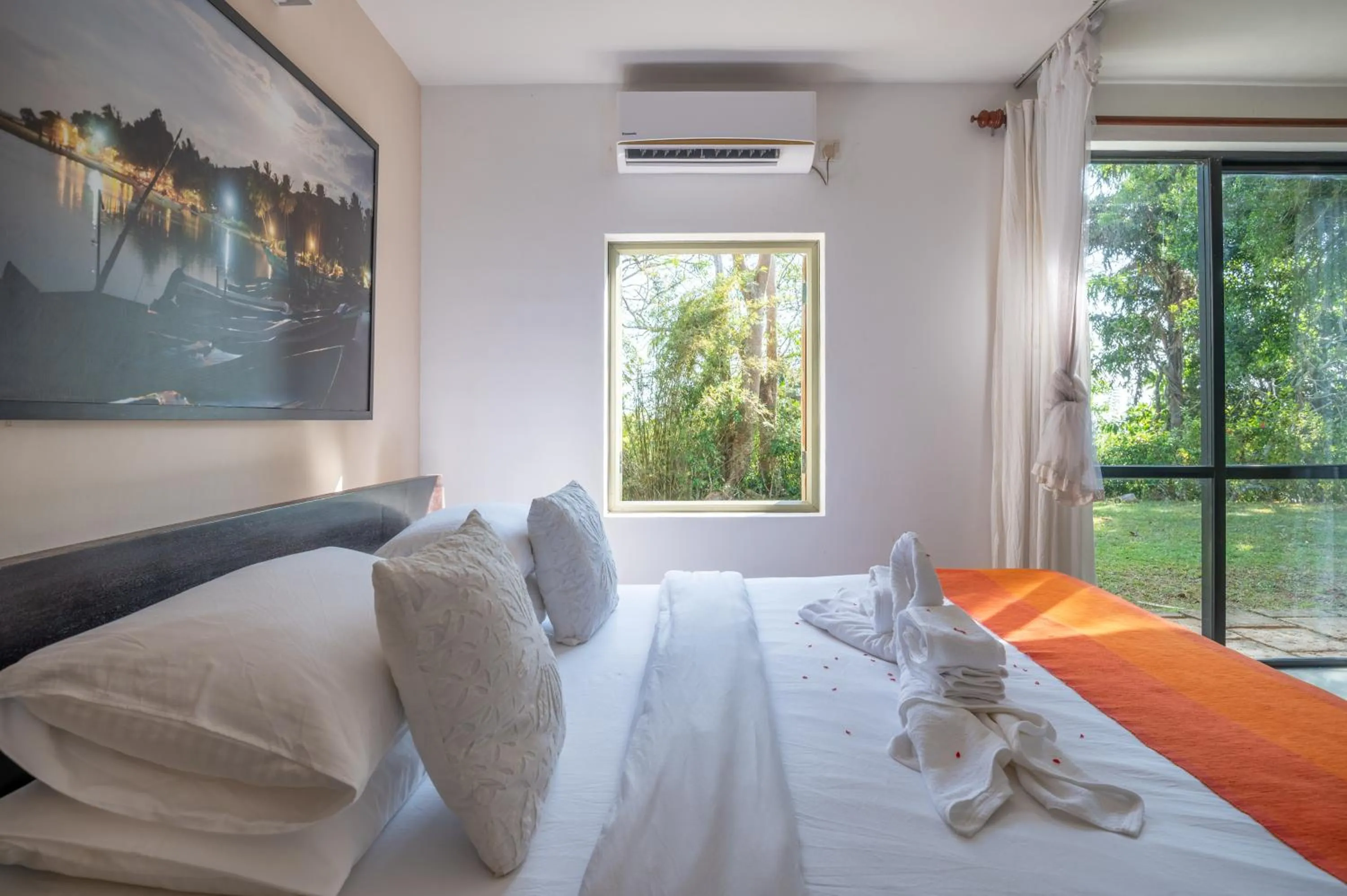 Bed in Redcliffs, Mirissa by The Serendipity Collection