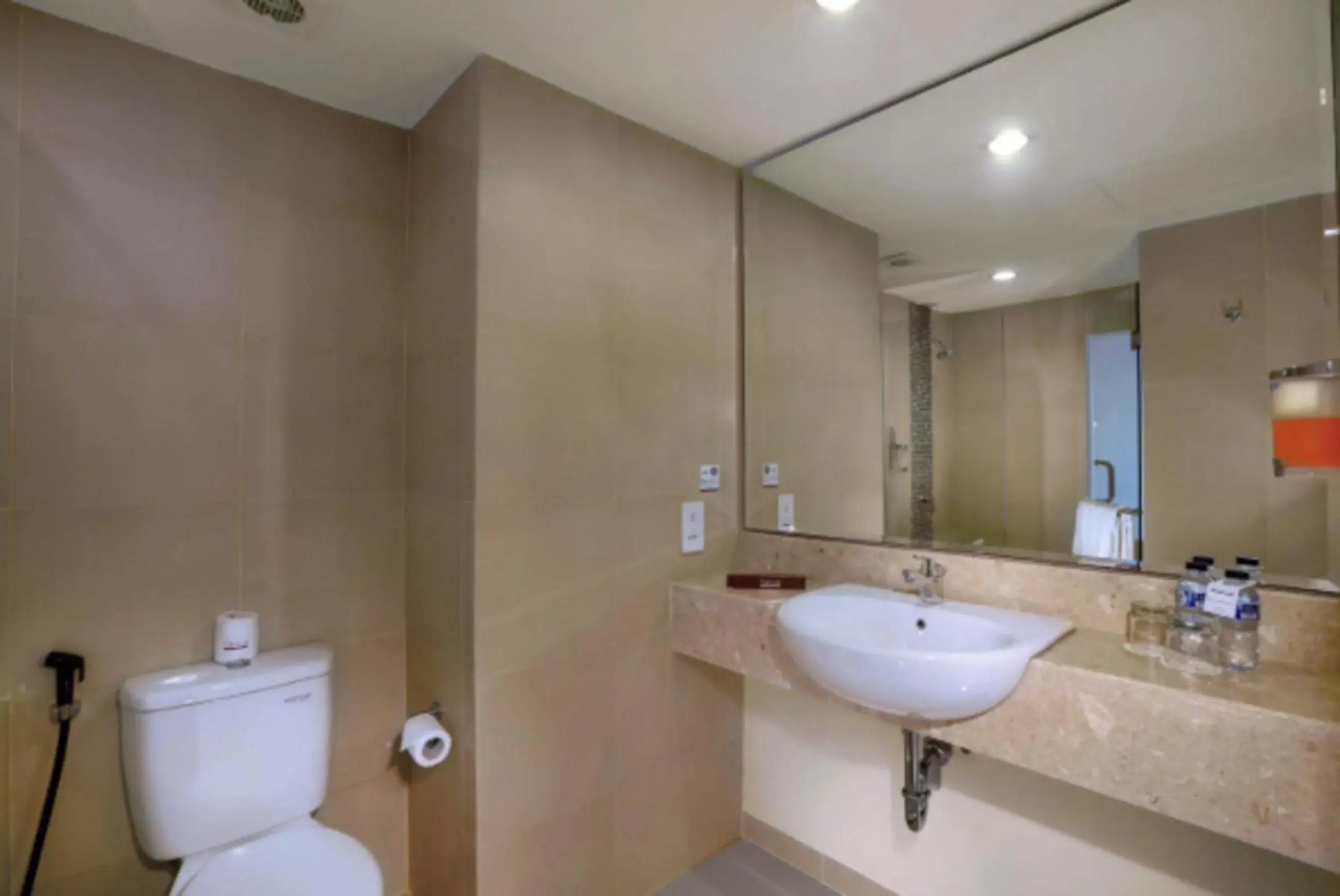 Bathroom in favehotel Sunset Seminyak Bathroom in favehotel Sunset Seminyak