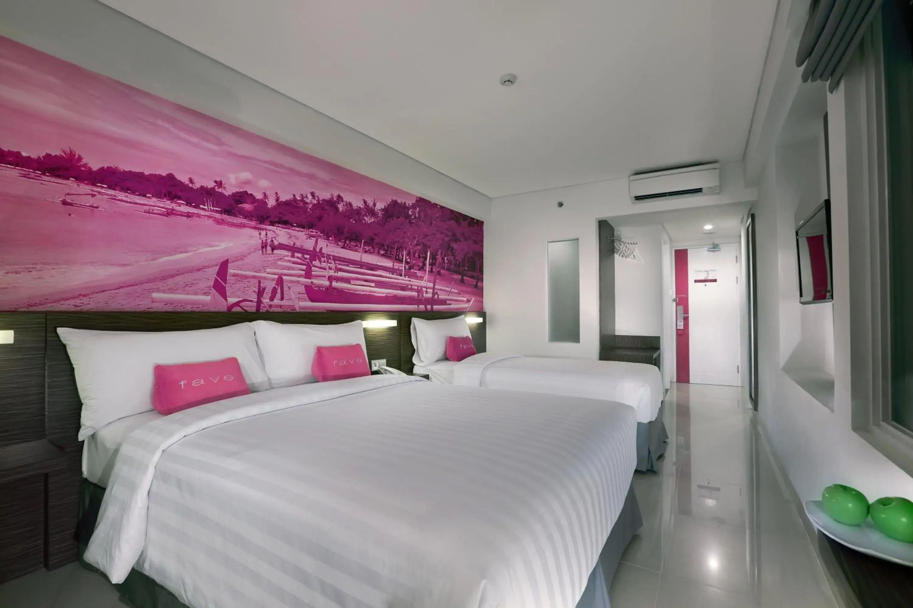 Bed in favehotel Sunset Seminyak Bed in favehotel Sunset Seminyak