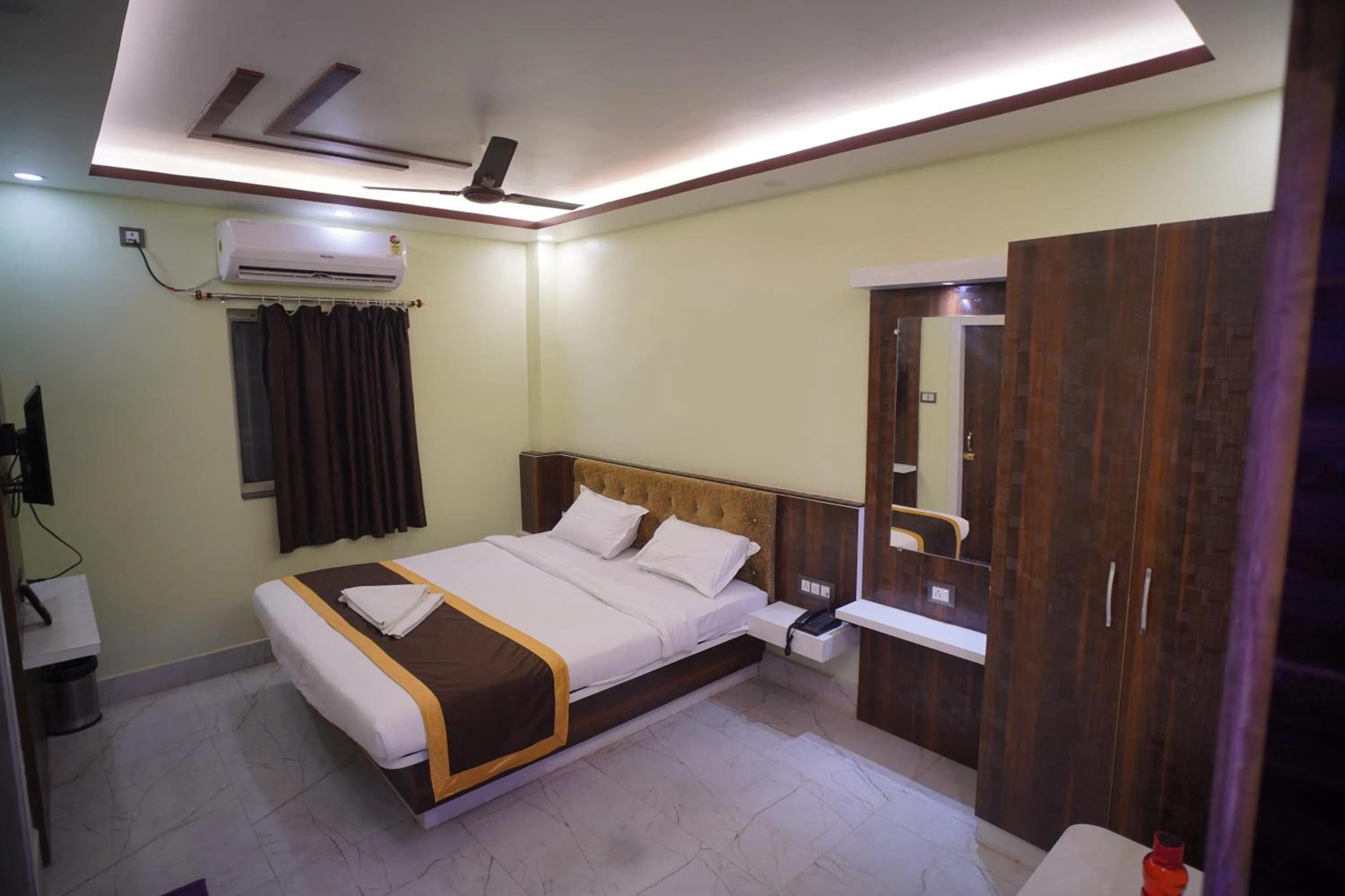 Bed in Hotel Asha Inn