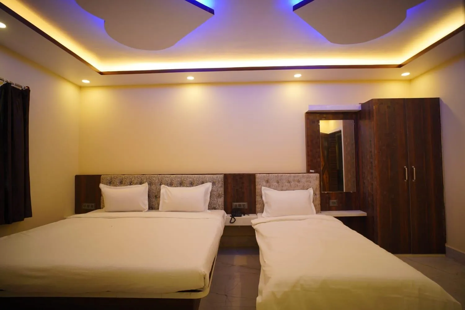 Bed in Hotel Asha Inn