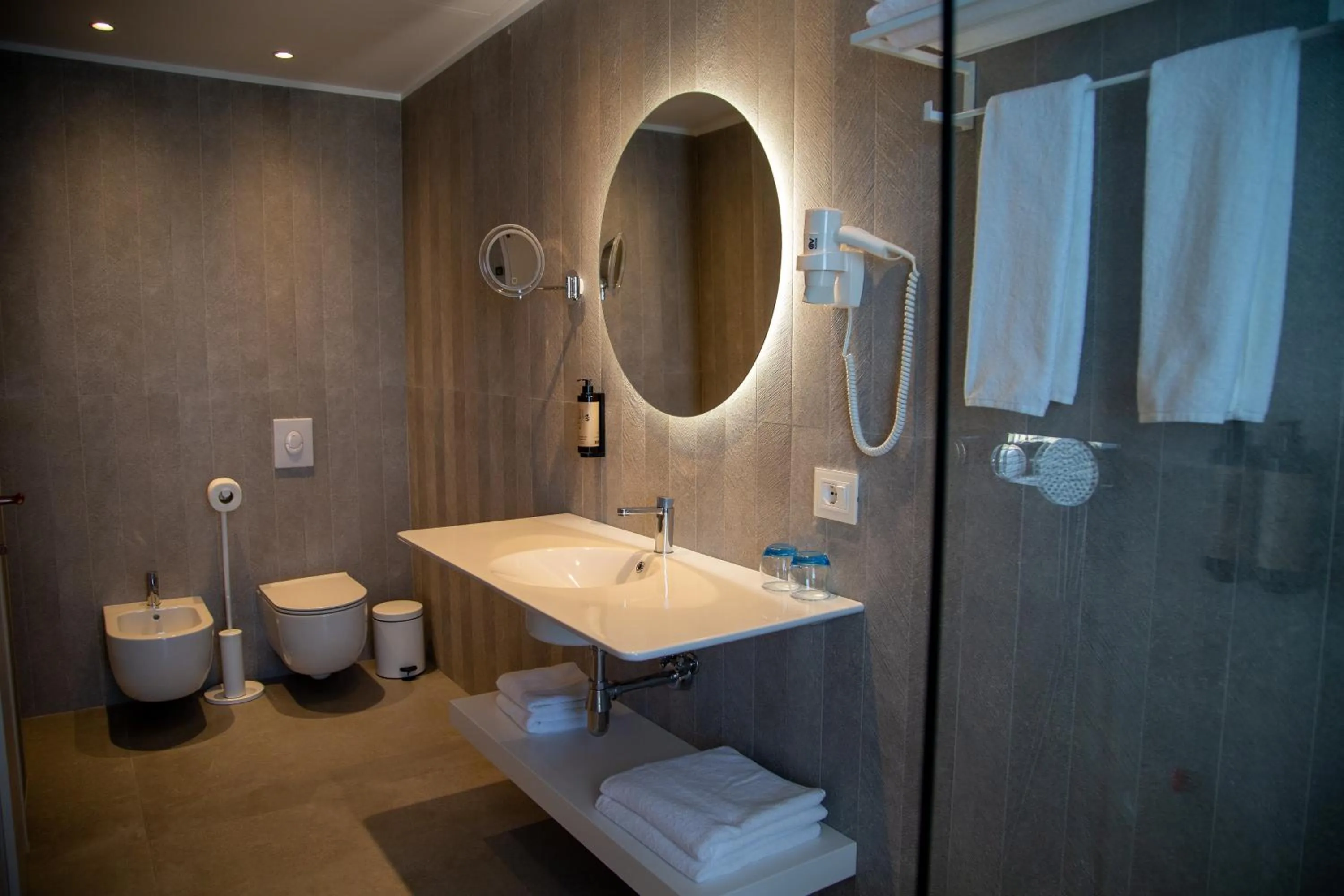 Shower in Abi's Hotel & SPA Vlore