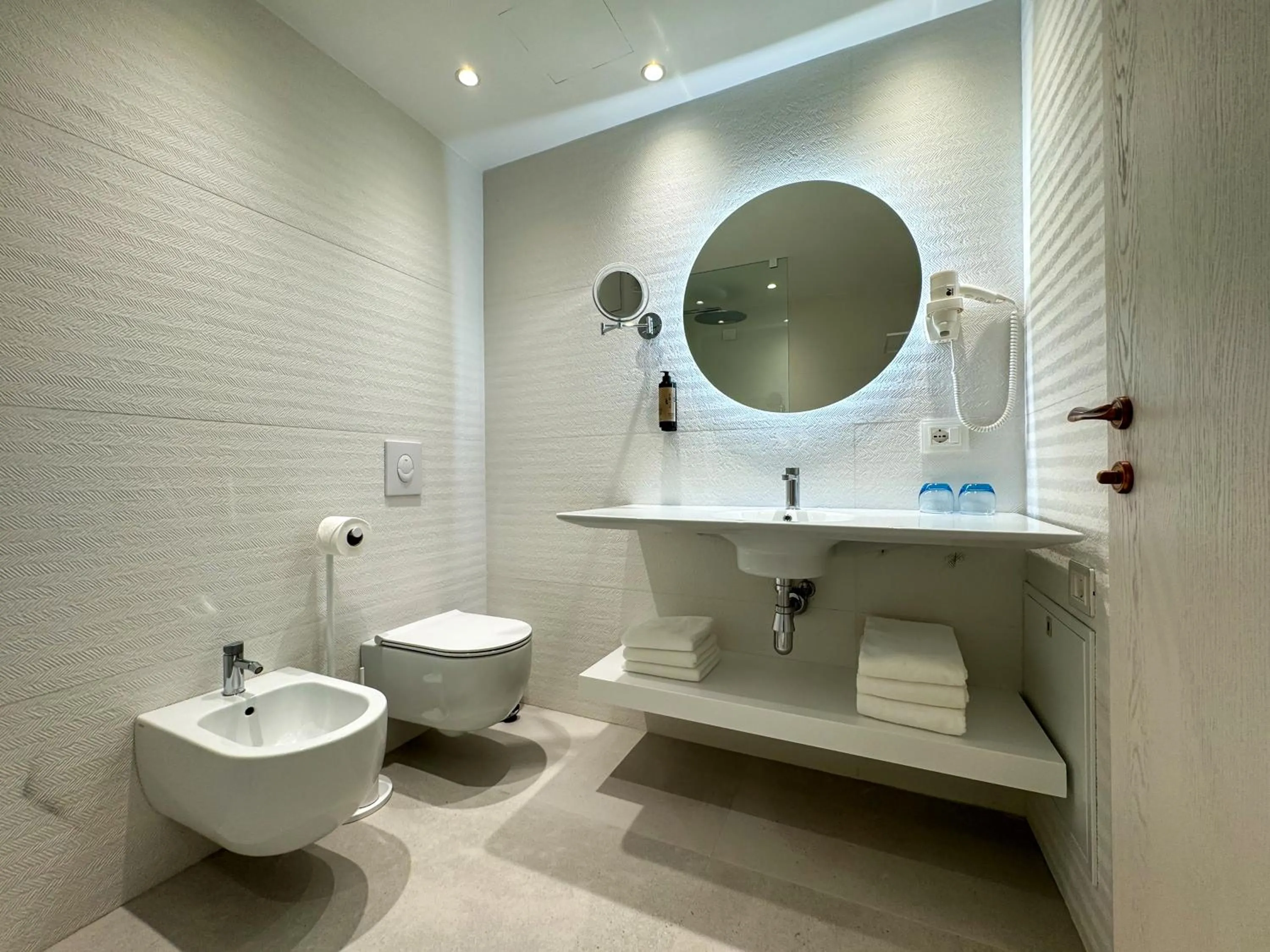 Shower in Abi's Hotel & SPA Vlore