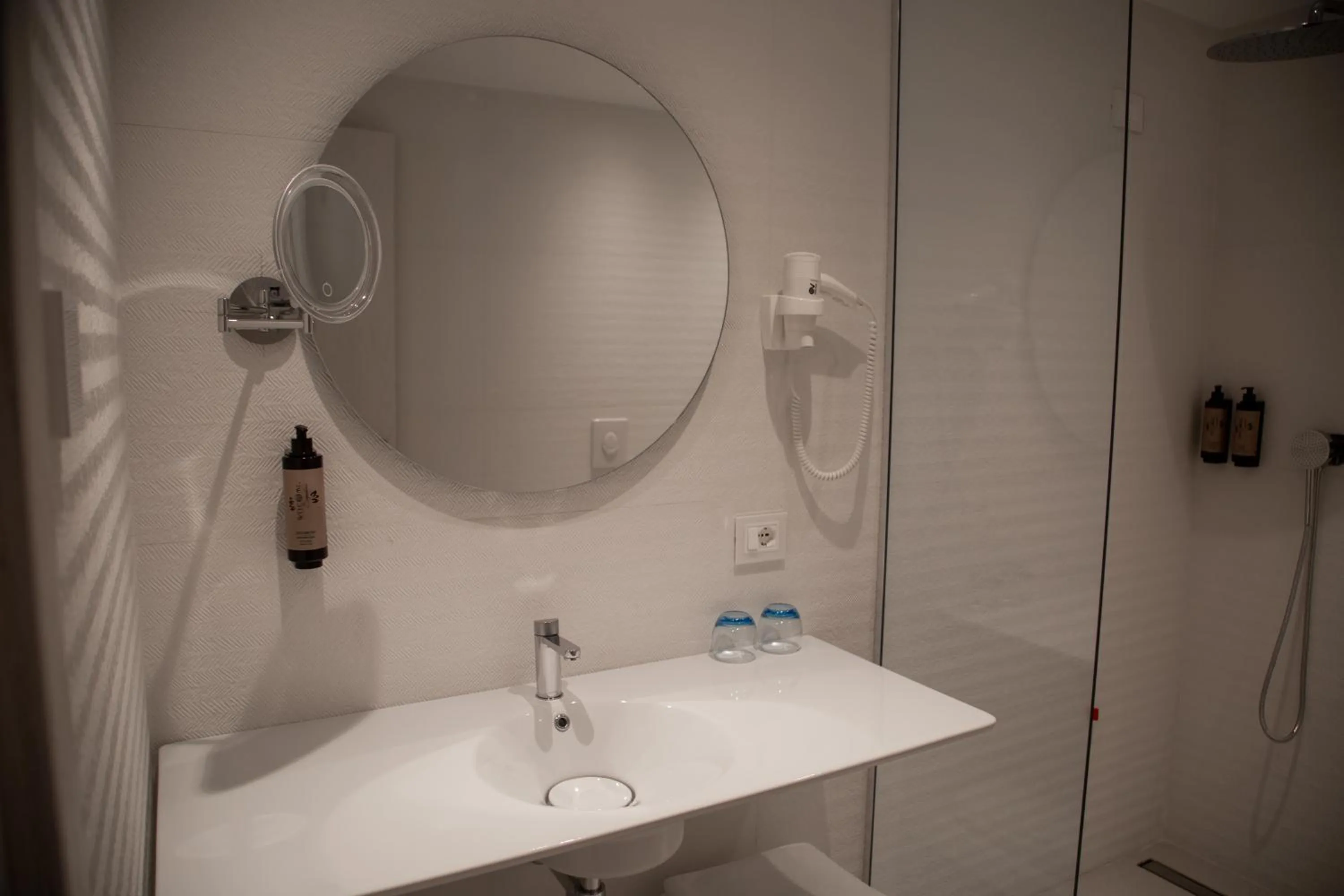 Shower in Abi's Hotel & SPA Vlore