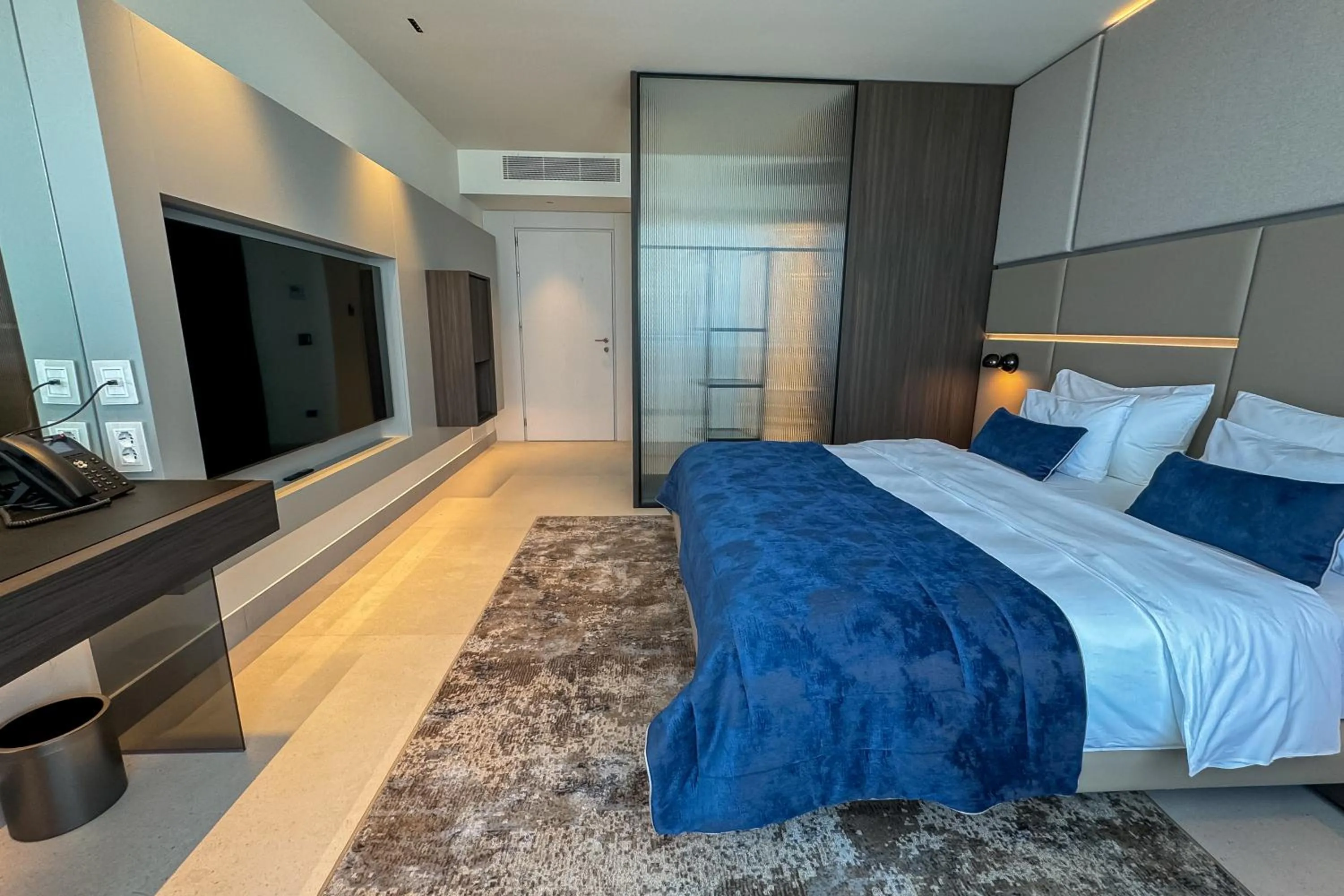 Communal lounge/ TV room in Abi's Hotel & SPA Vlore