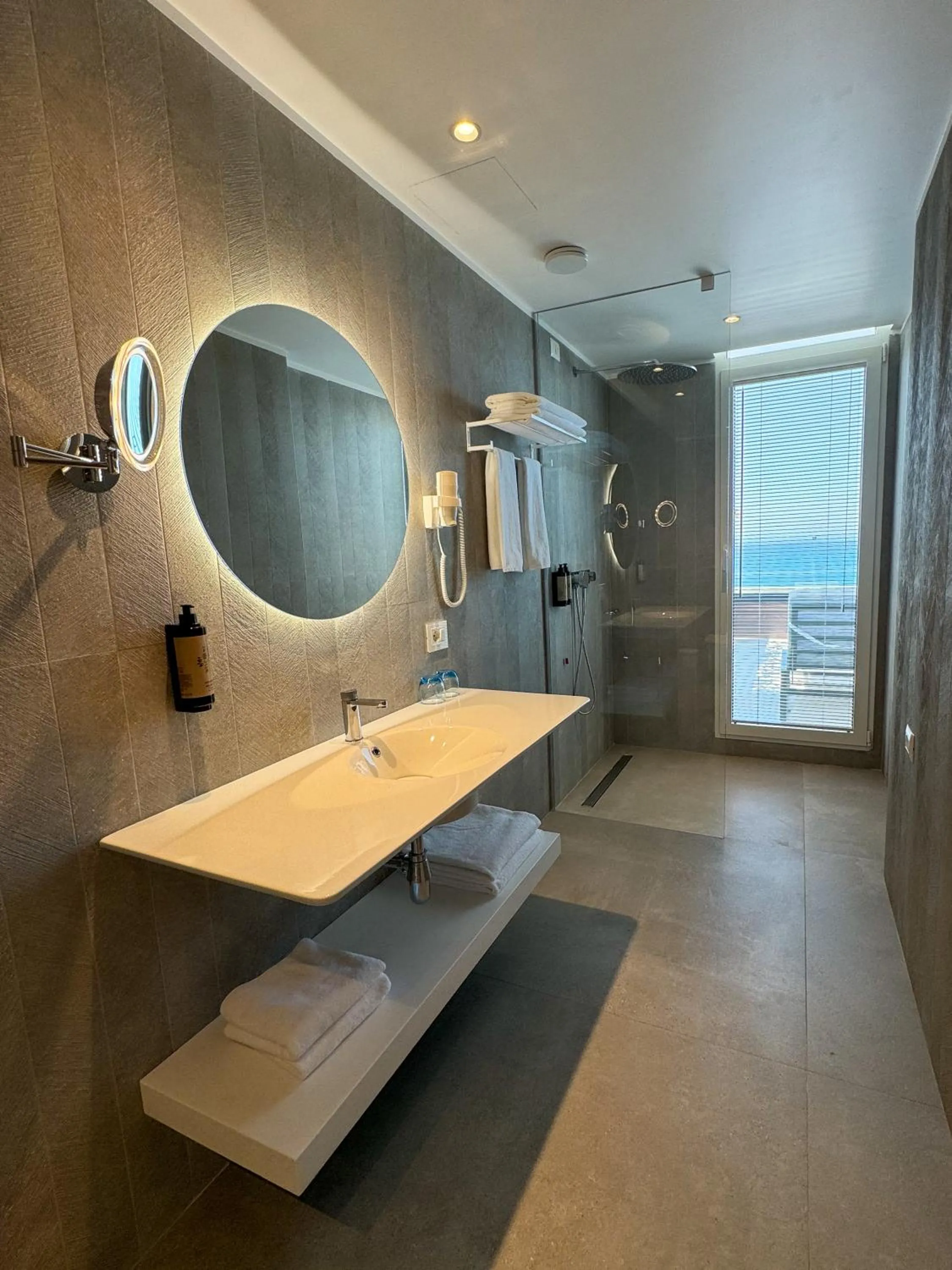 Shower in Abi's Hotel & SPA Vlore