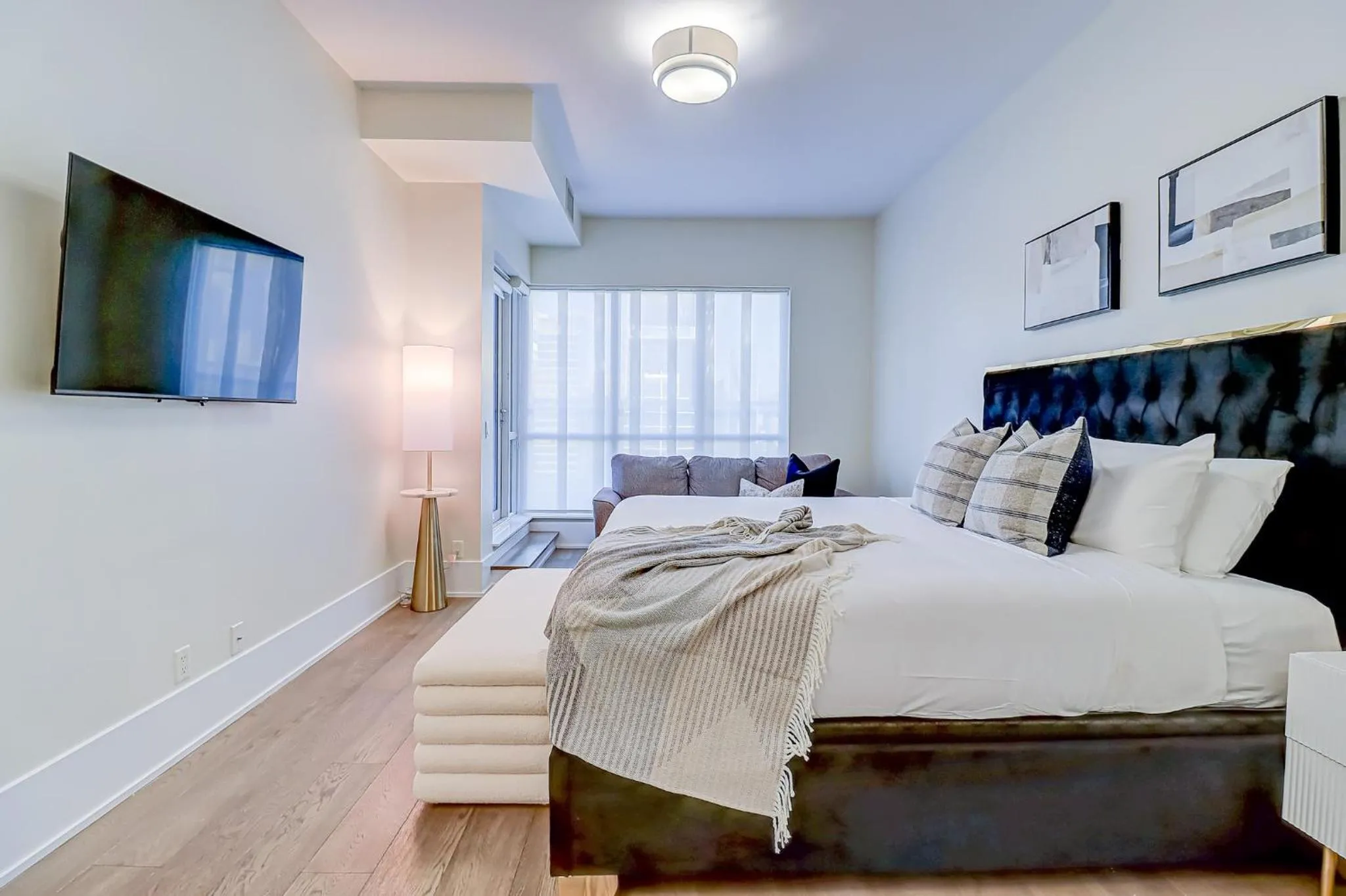 Metropolis Loft - CN Tower