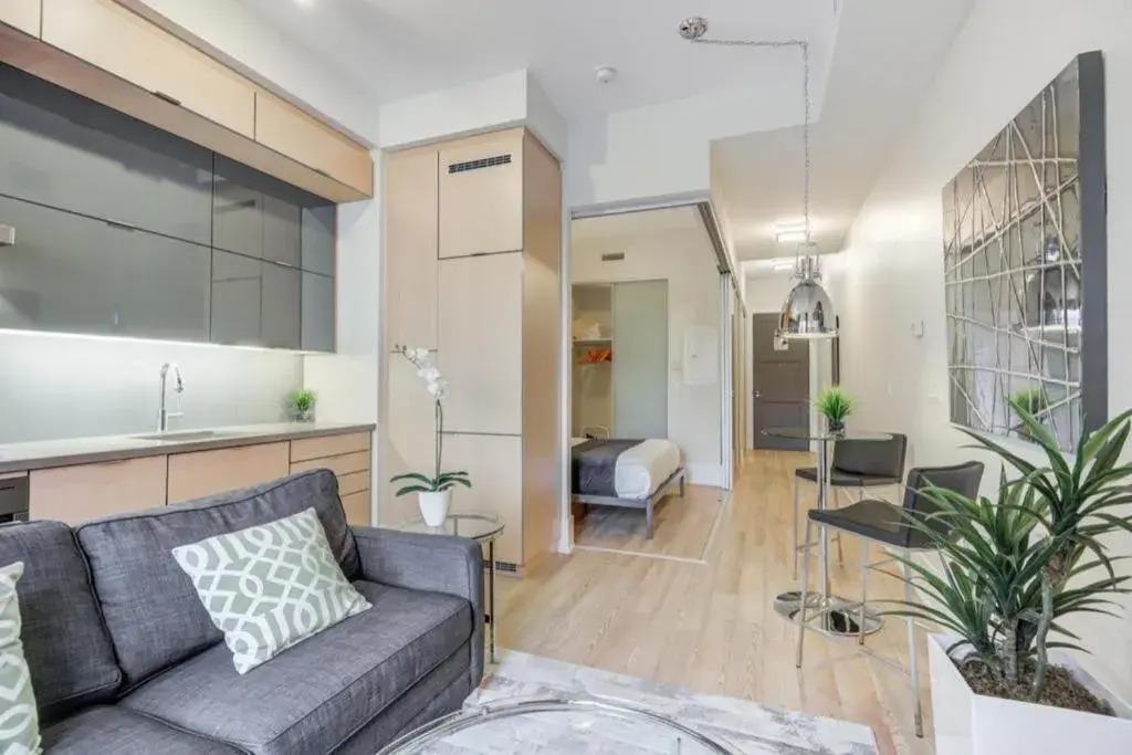 One-Bedroom Apartment in Metropolis Loft - CN Tower One-Bedroom Apartment in Metropolis Loft - CN Tower