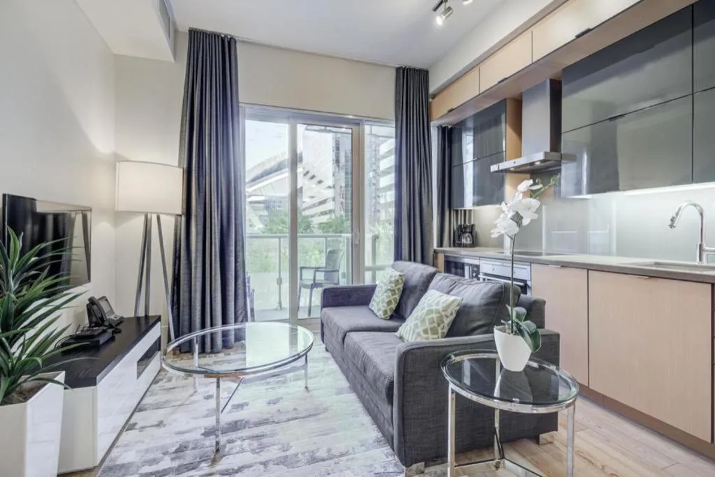 One-Bedroom Apartment in Metropolis Loft - CN Tower