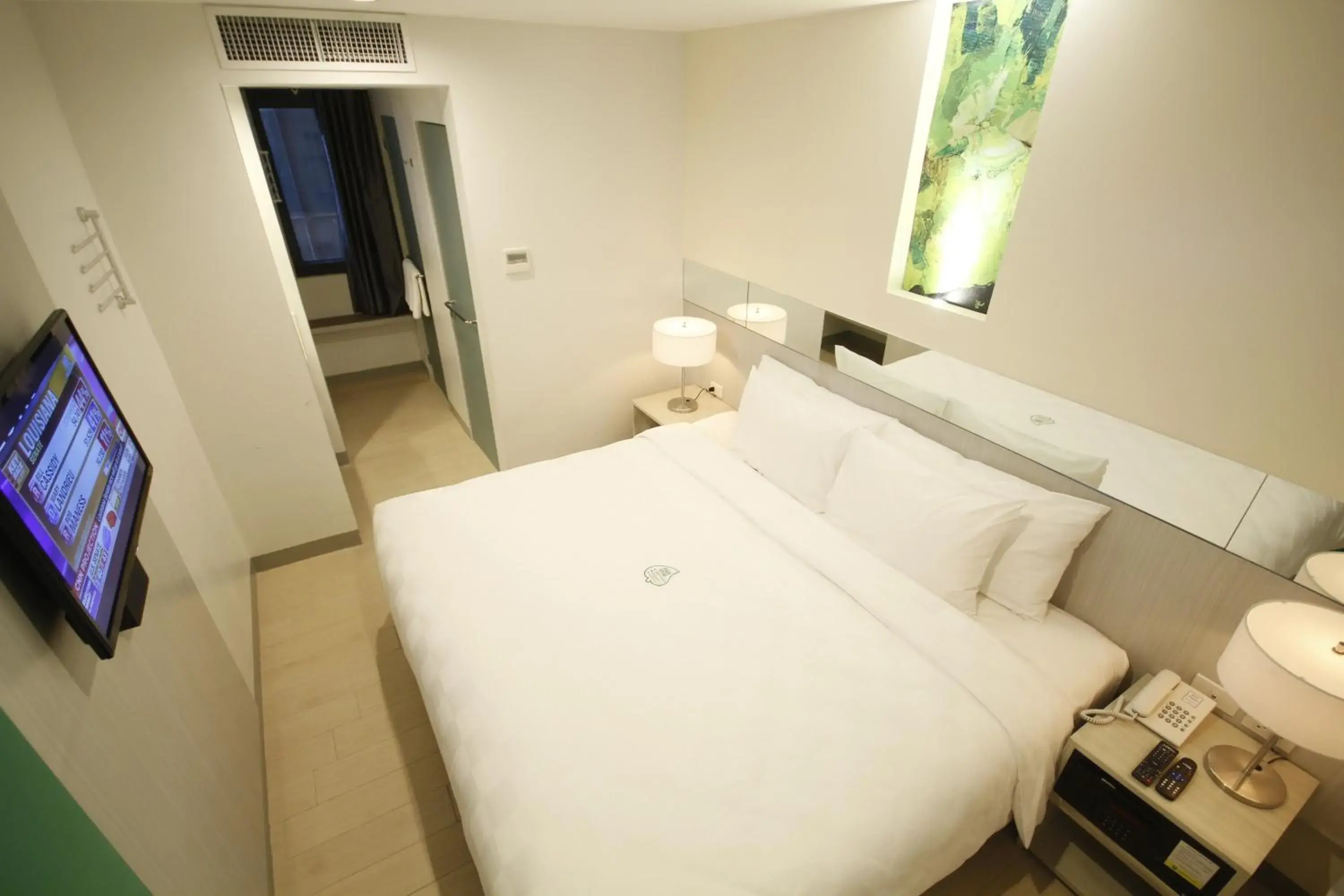 Photo of the whole room, Bed in Go Hotels Ortigas Center Photo of the whole room, Bed in Go Hotels Ortigas Center