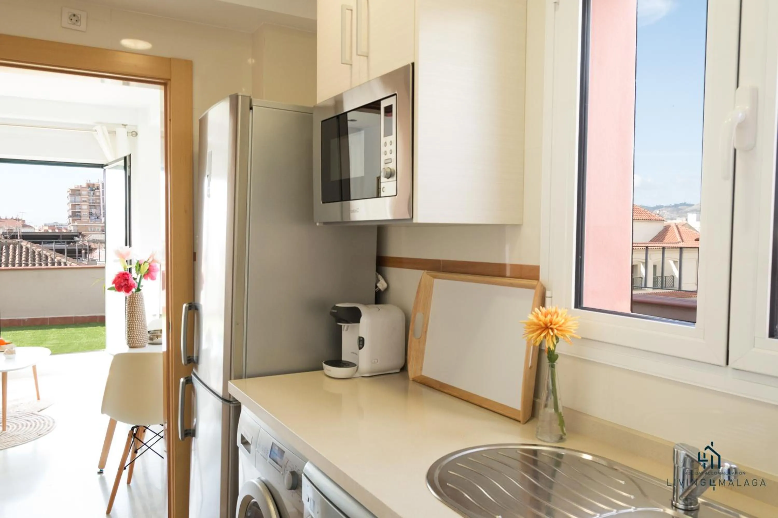 Kitchen or kitchenette in Living4malaga Blue Bay