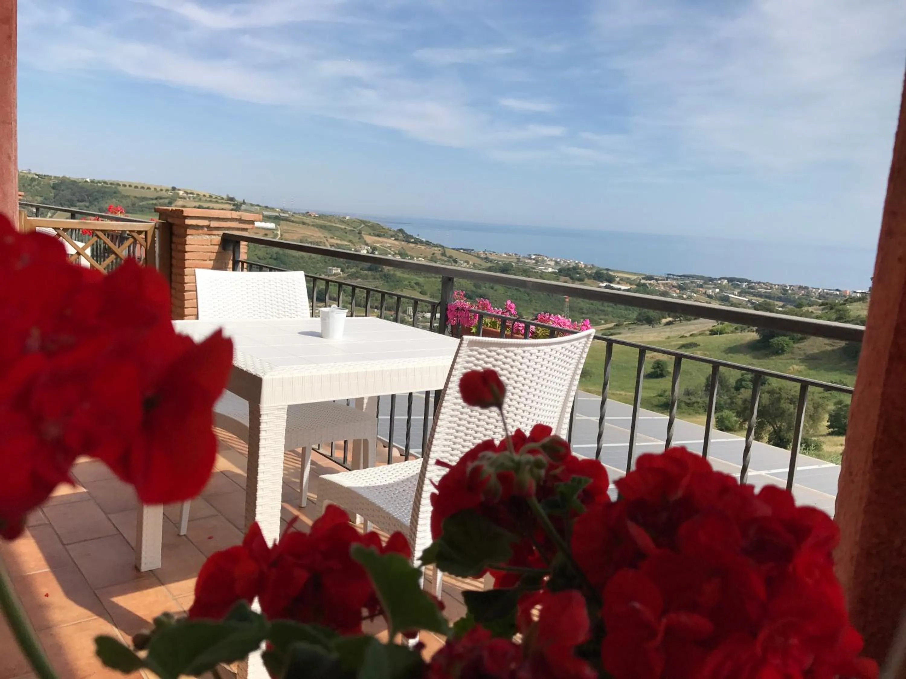 Standard Triple Room with Sea View in I Cardinali