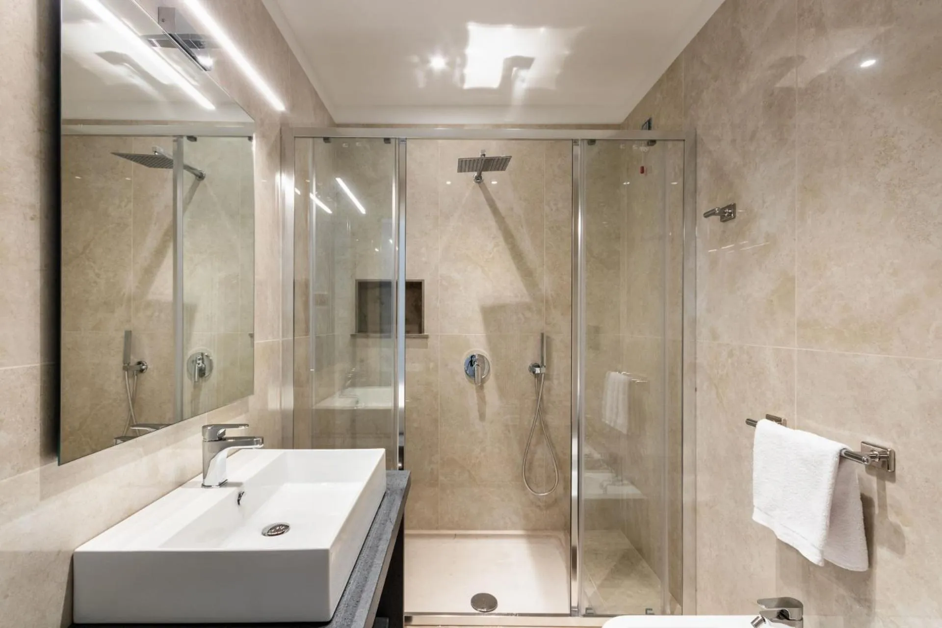 Shower in Hotel Netum Mare