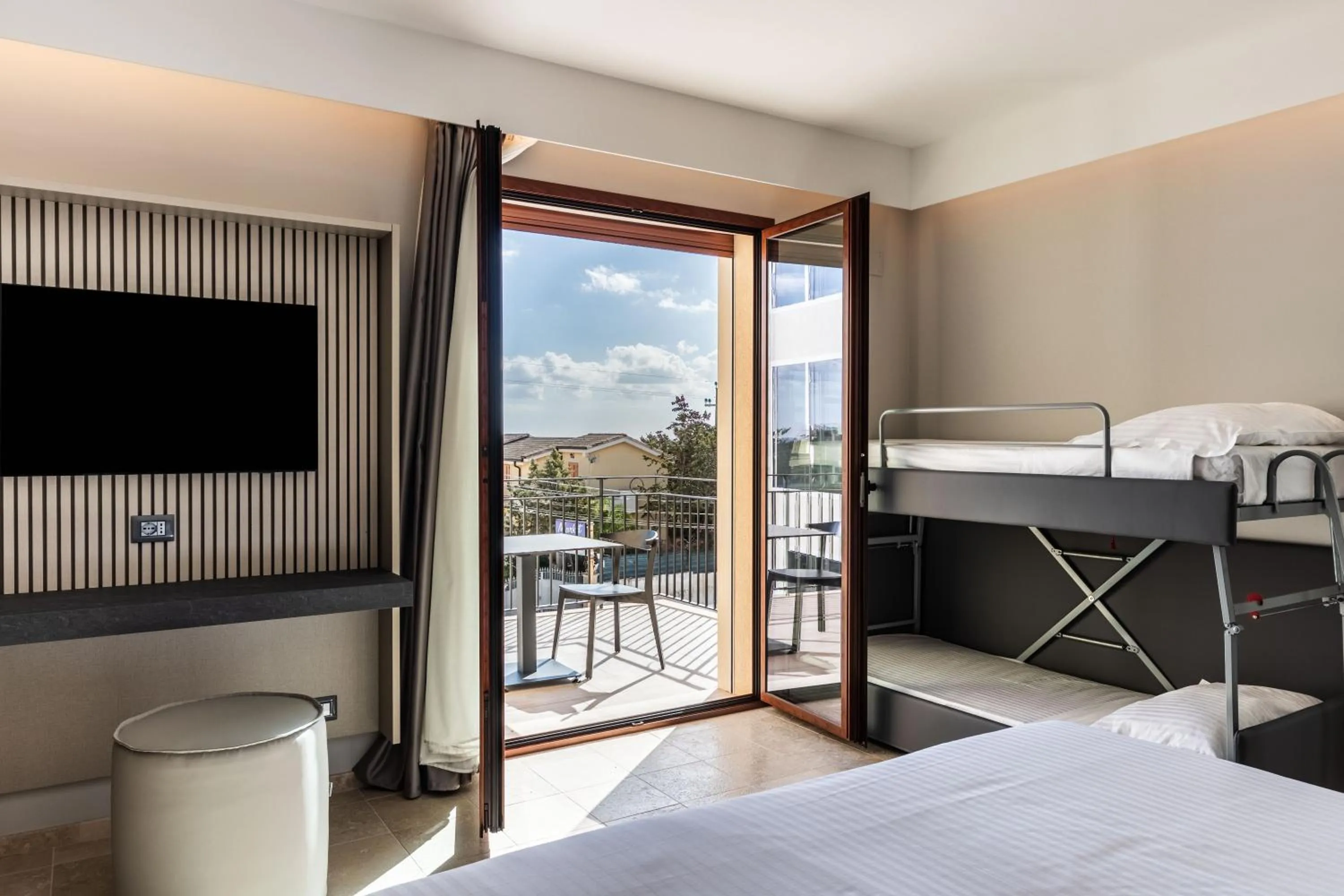 Balcony/Terrace, Bed in Hotel Netum Mare