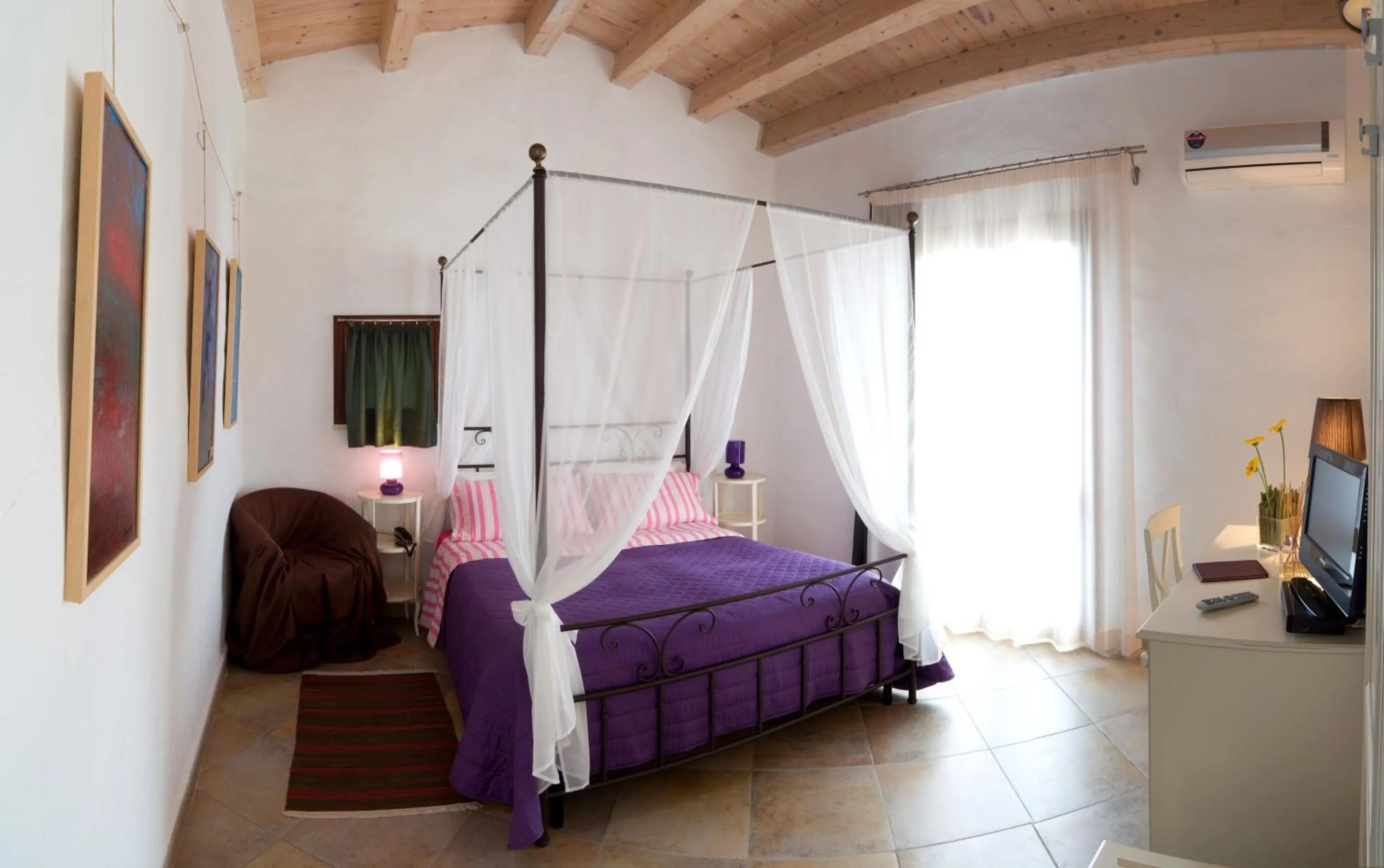 Double Room with Balcony - single occupancy in Case Giannone