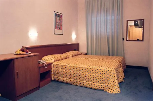 Photo of the whole room, Bed in Hotel Italia