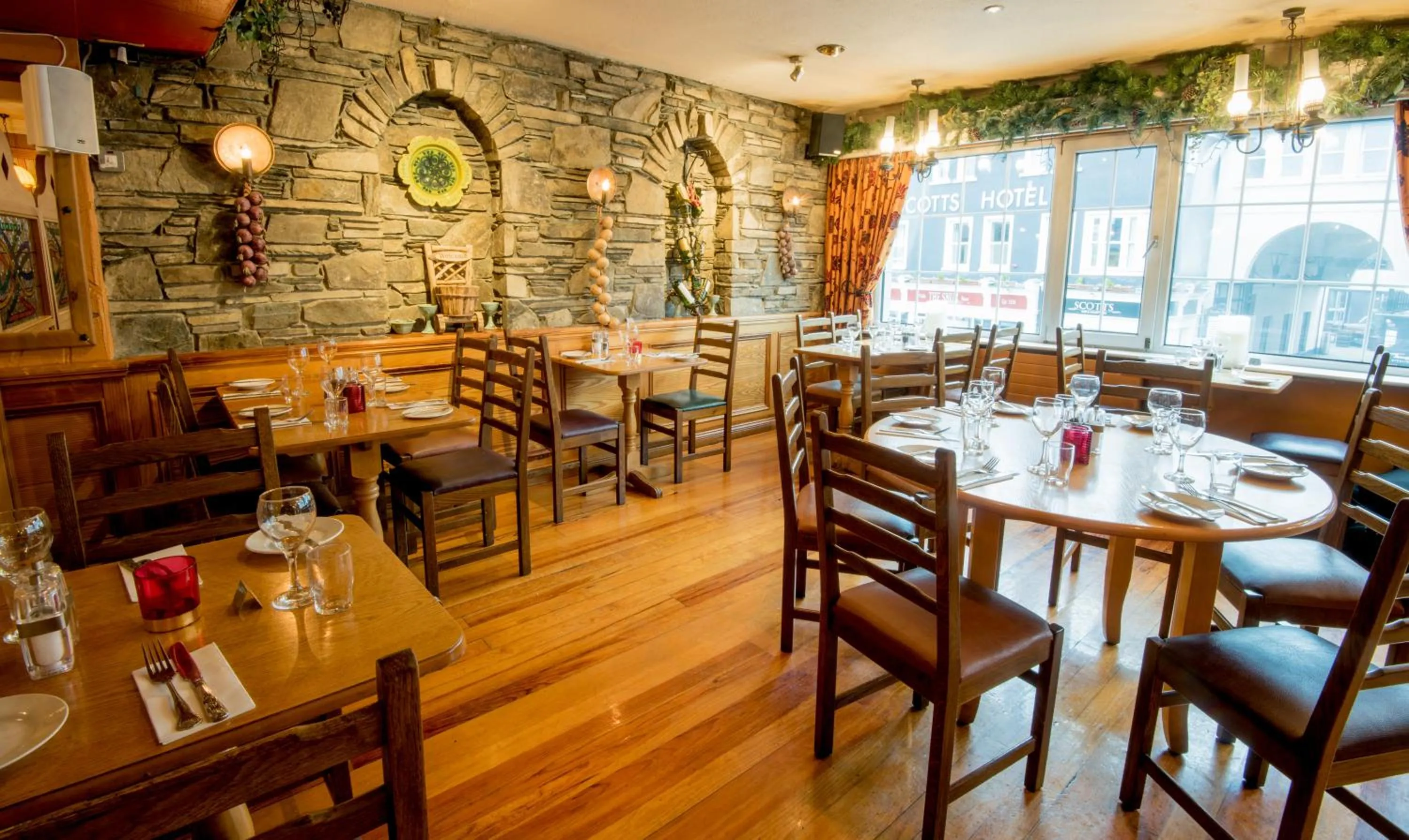 Restaurant/places to eat in Failte Hotel
