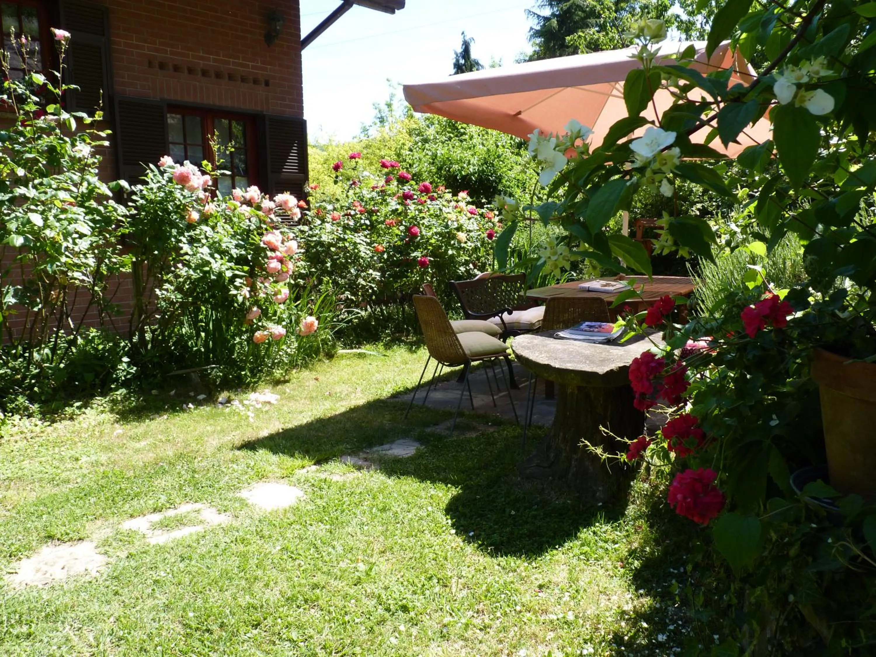 Garden view in B&B The Roses Garden