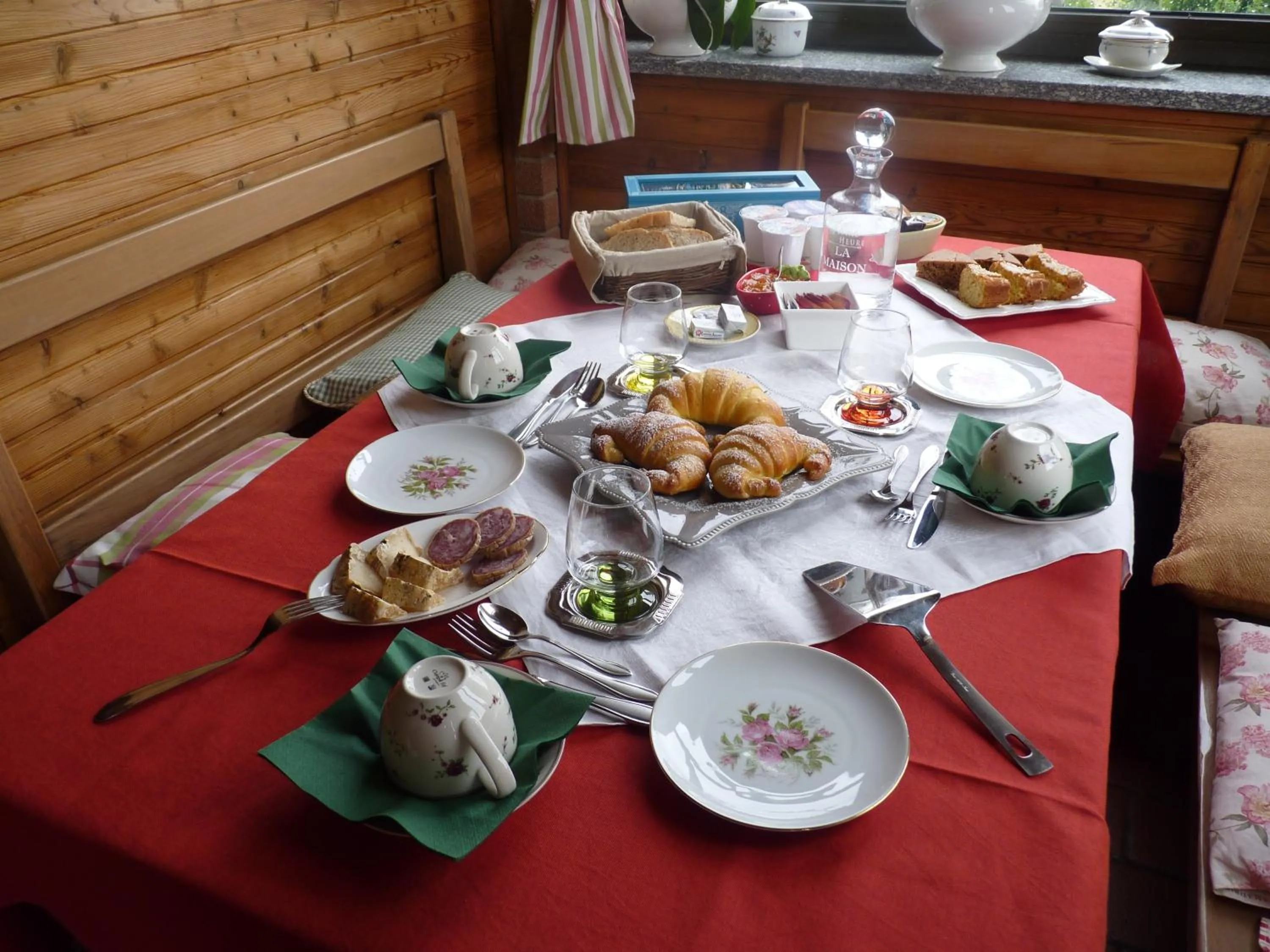 Continental breakfast in B&B The Roses Garden