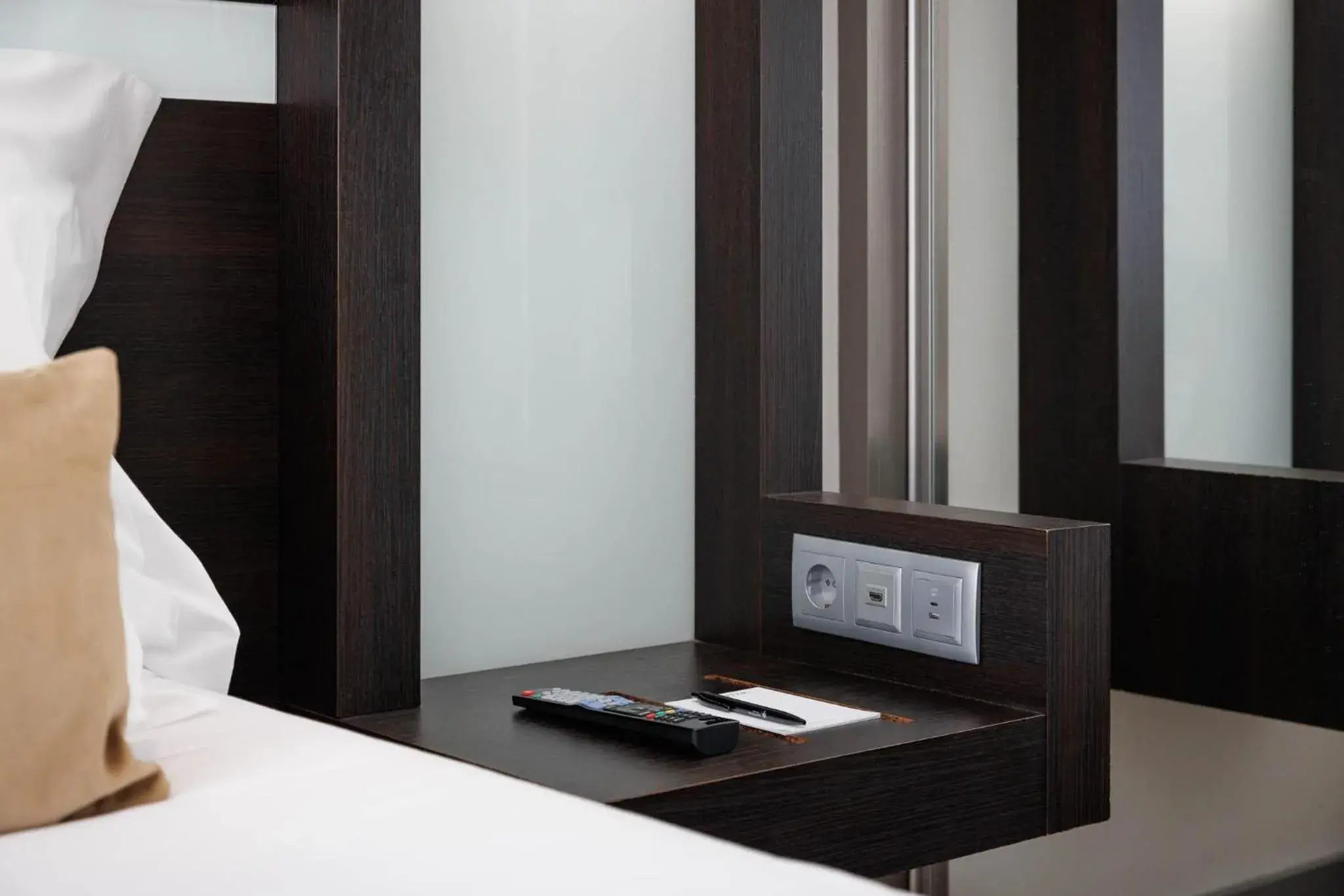 Photo of the whole room, Bed in Jupiter Lisboa Hotel - Rooftop & Spa Photo of the whole room, Bed in Jupiter Lisboa Hotel - Rooftop & Spa