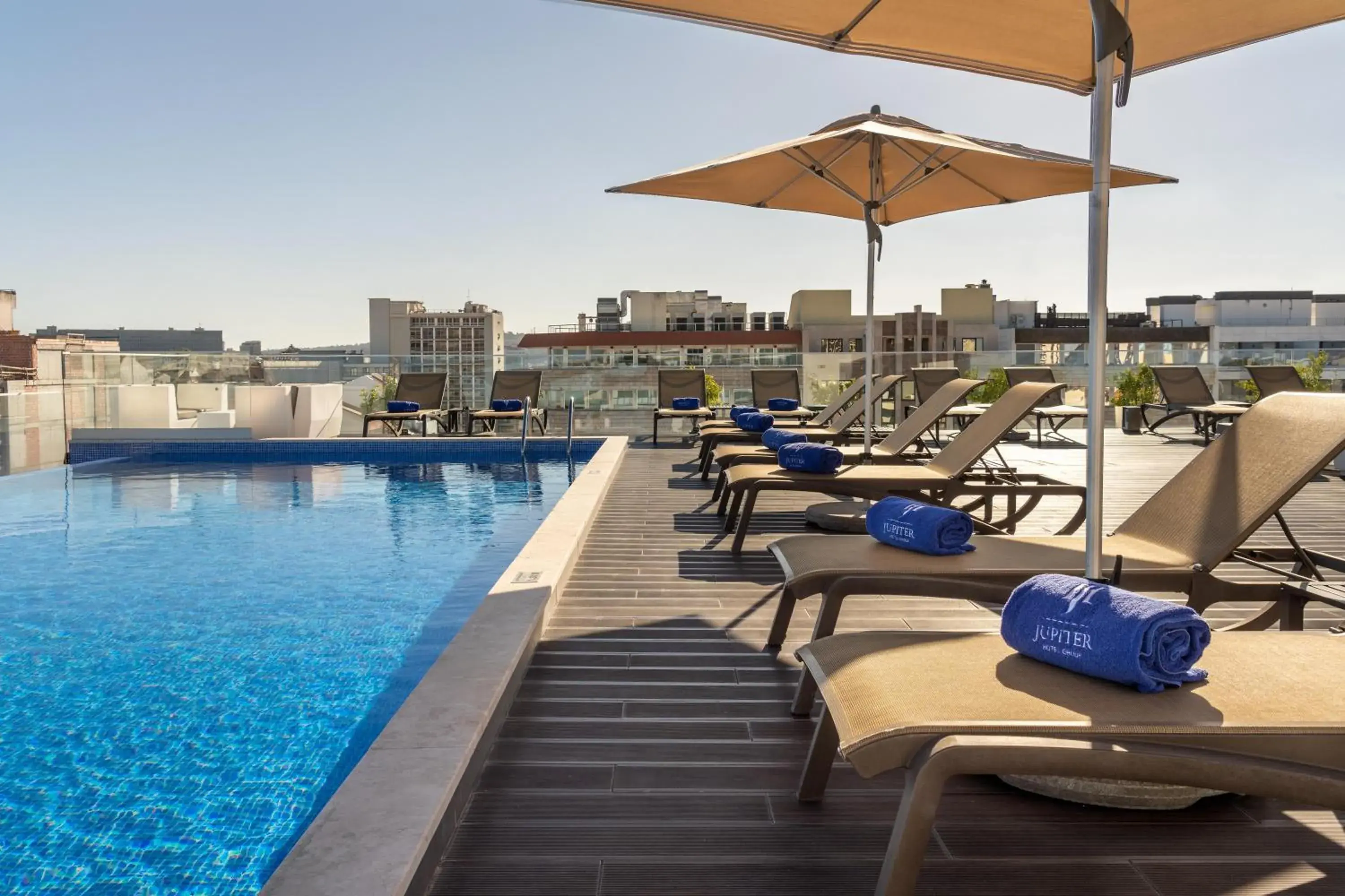 Swimming pool in Jupiter Lisboa Hotel - Rooftop & Spa Swimming pool in Jupiter Lisboa Hotel - Rooftop & Spa