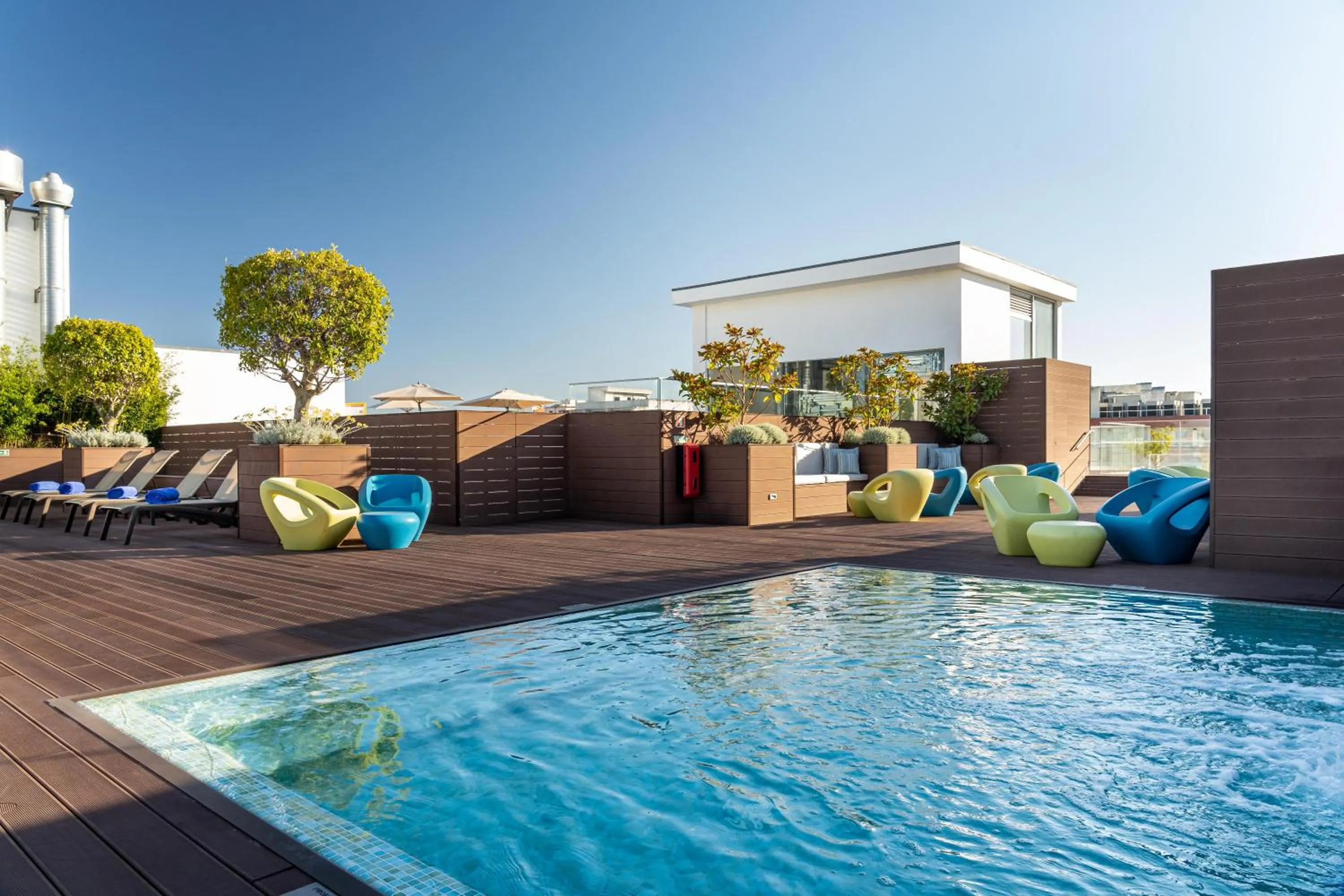 Swimming pool in Jupiter Lisboa Hotel - Rooftop & Spa