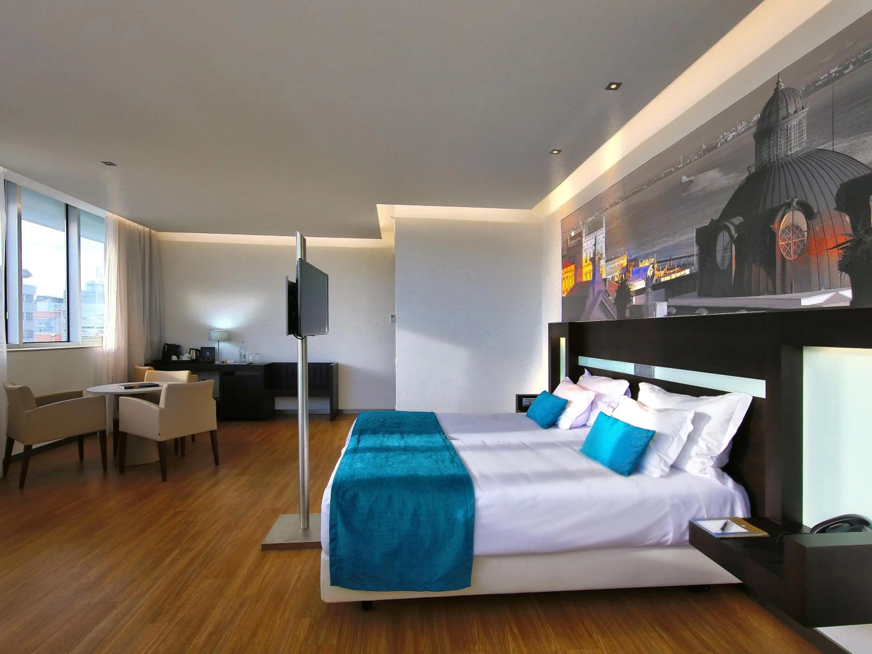 Photo of the whole room, Bed in Jupiter Lisboa Hotel - Rooftop & Spa