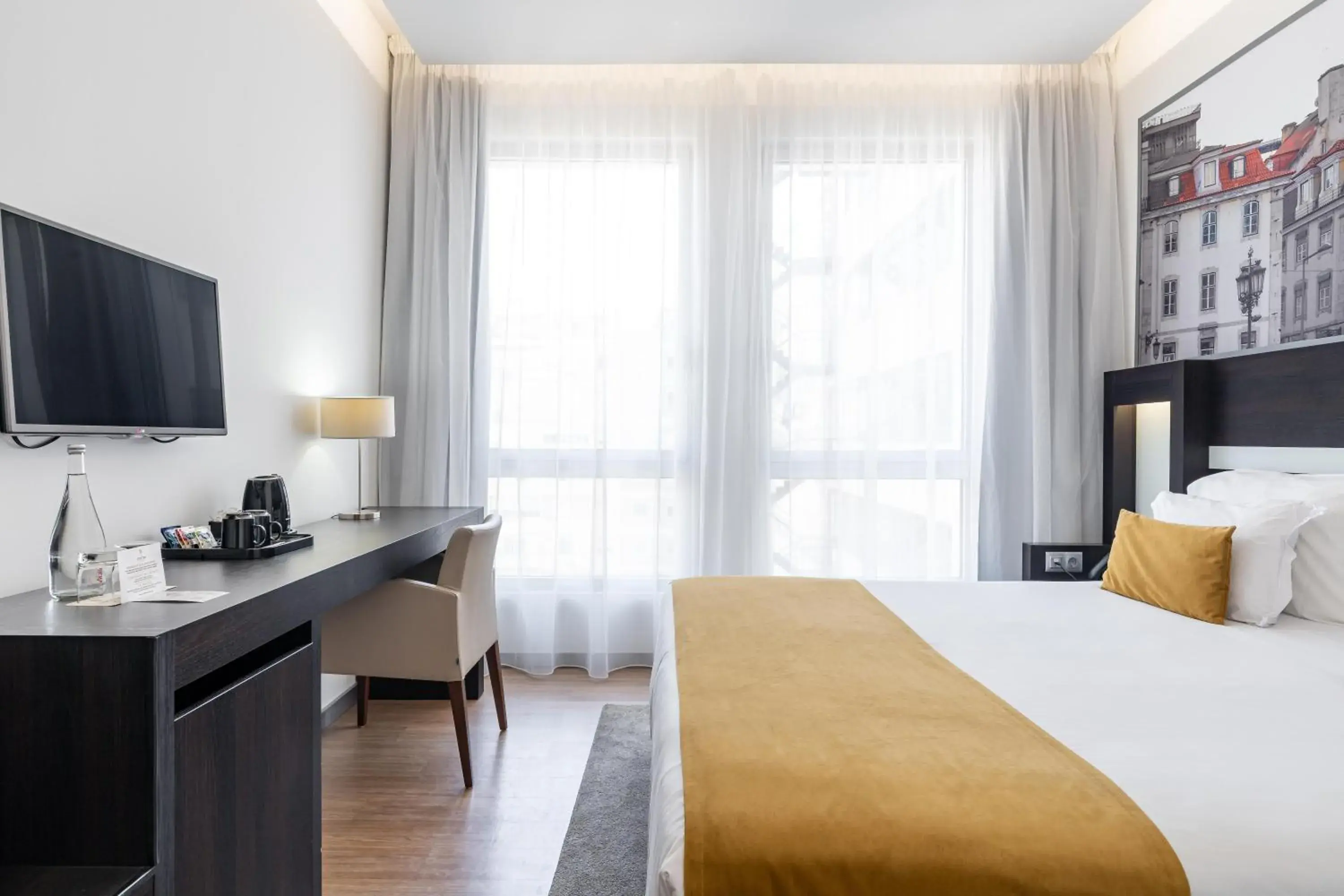 Standard Double or Twin Room in Jupiter Lisboa Hotel - Rooftop & Spa Standard Double or Twin Room in Jupiter Lisboa Hotel - Rooftop & Spa