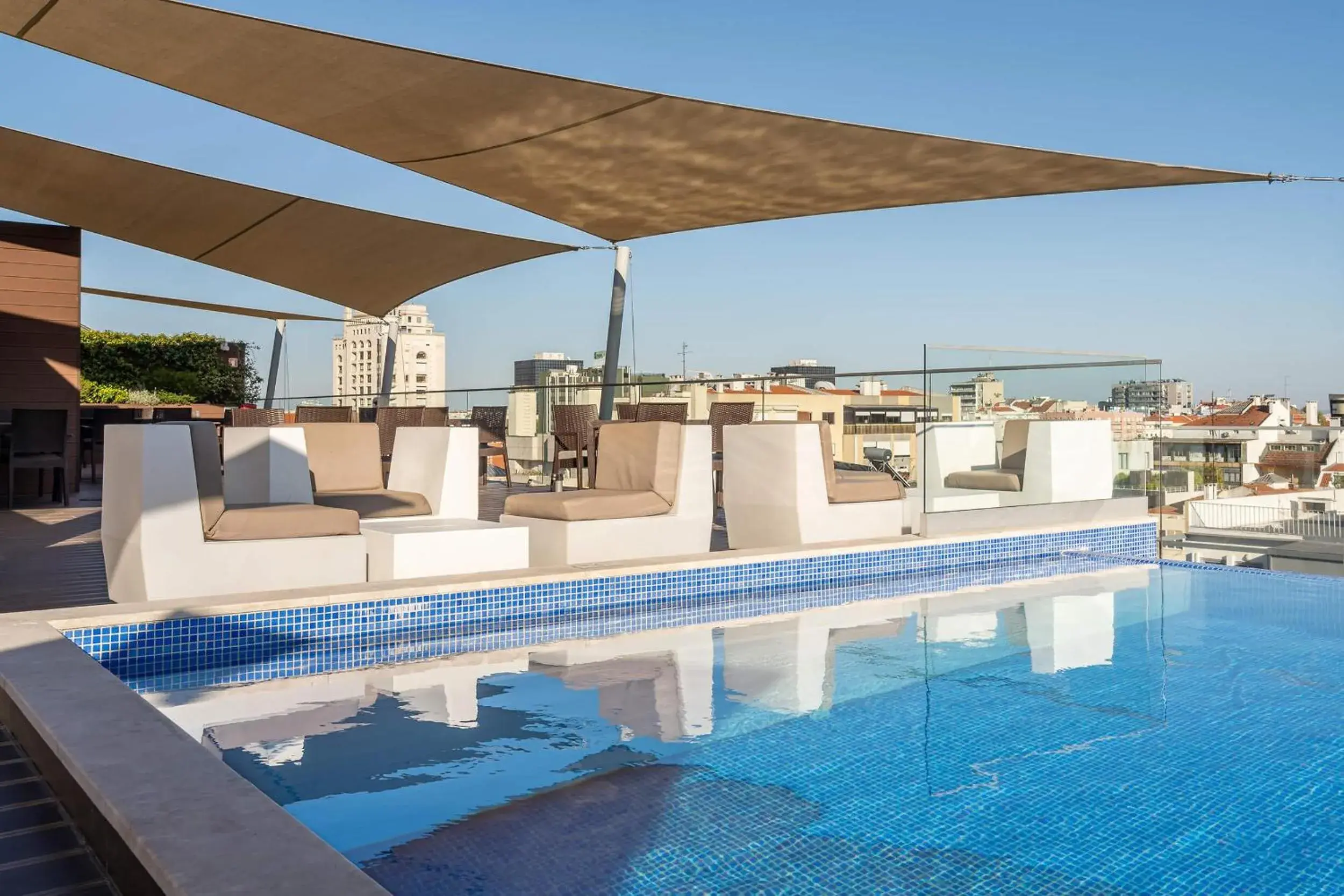 Swimming pool in Jupiter Lisboa Hotel - Rooftop & Spa Swimming pool in Jupiter Lisboa Hotel - Rooftop & Spa