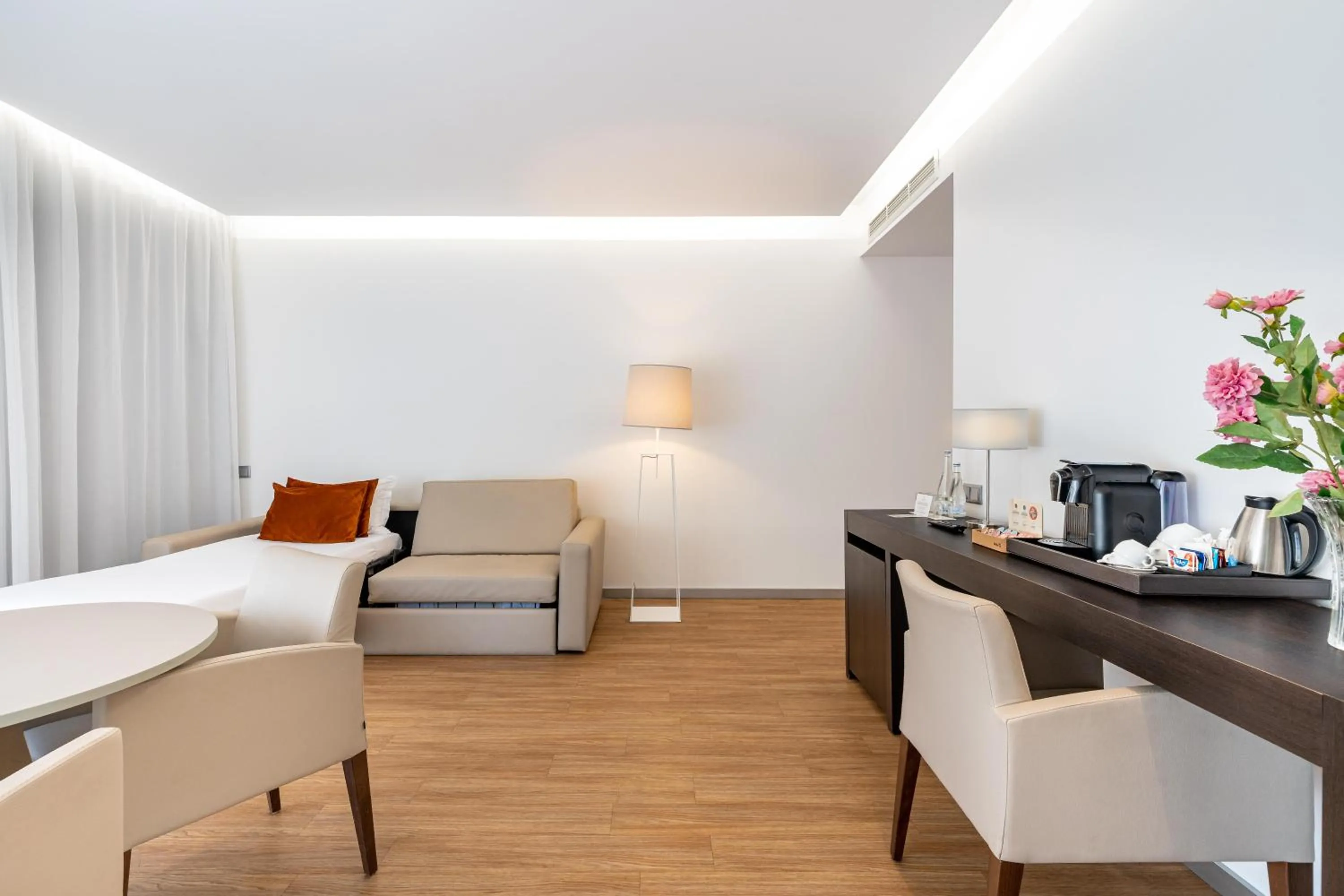 Photo of the whole room in Jupiter Lisboa Hotel - Rooftop & Spa