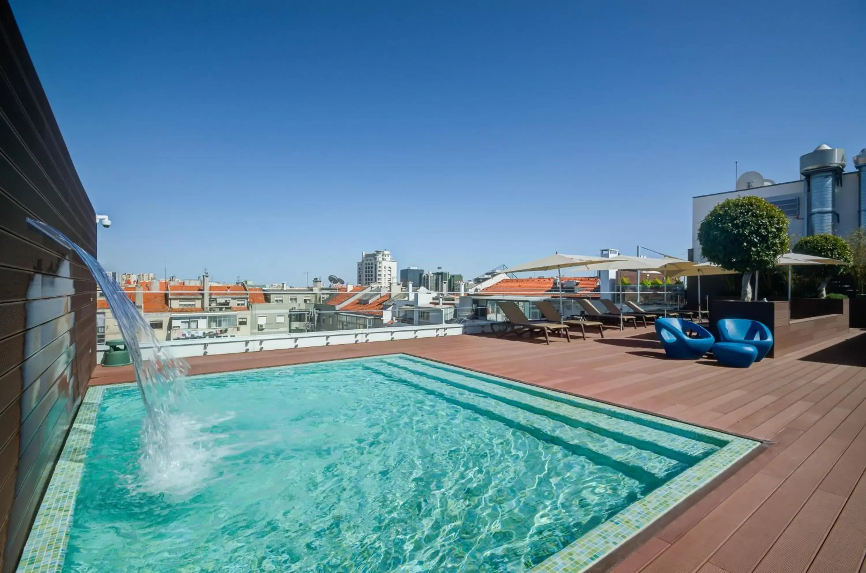 Swimming pool in Jupiter Lisboa Hotel - Rooftop & Spa Swimming pool in Jupiter Lisboa Hotel - Rooftop & Spa