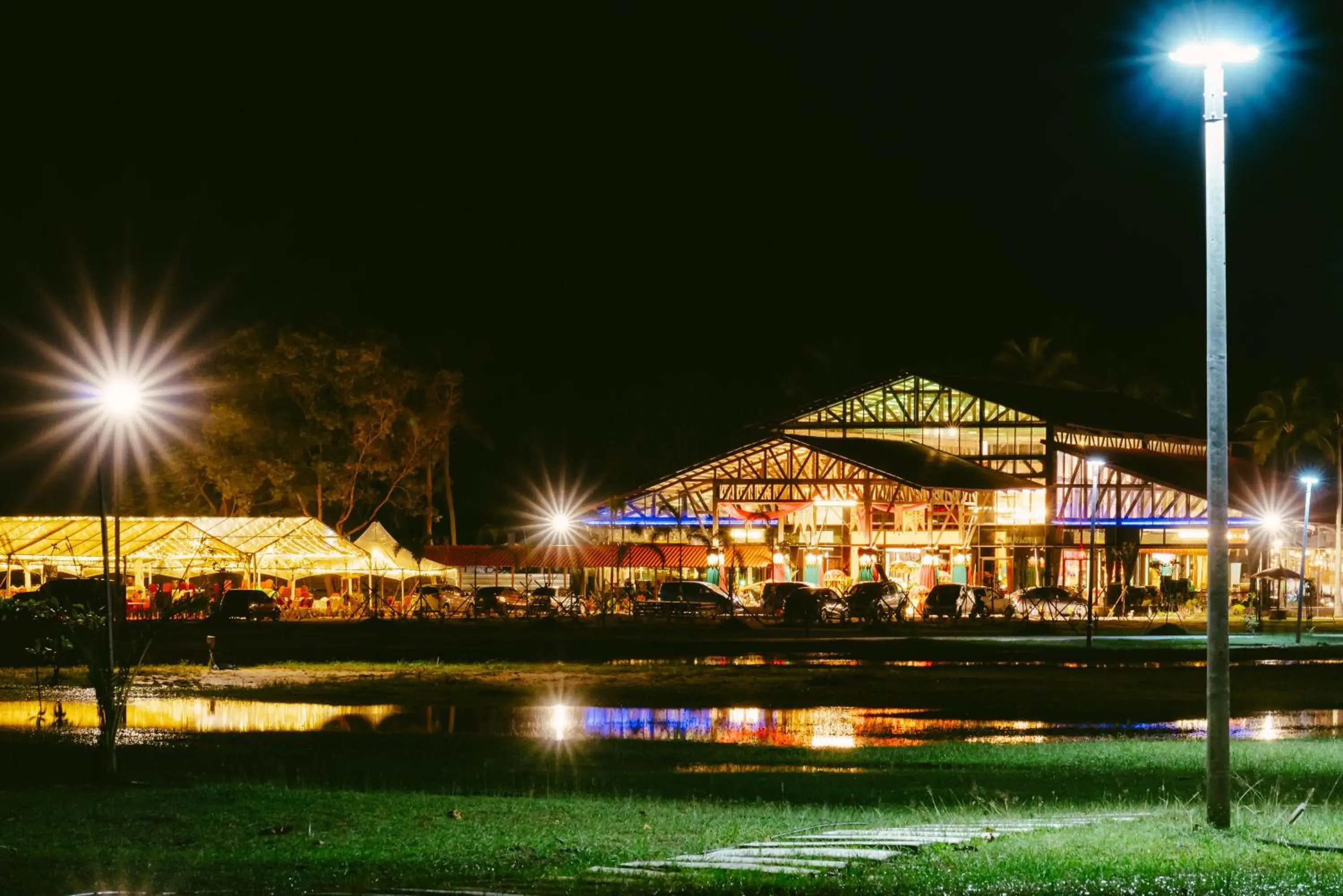 Lounge or bar in Borneo Beach & Mangrove Resort Lounge or bar in Borneo Beach & Mangrove Resort