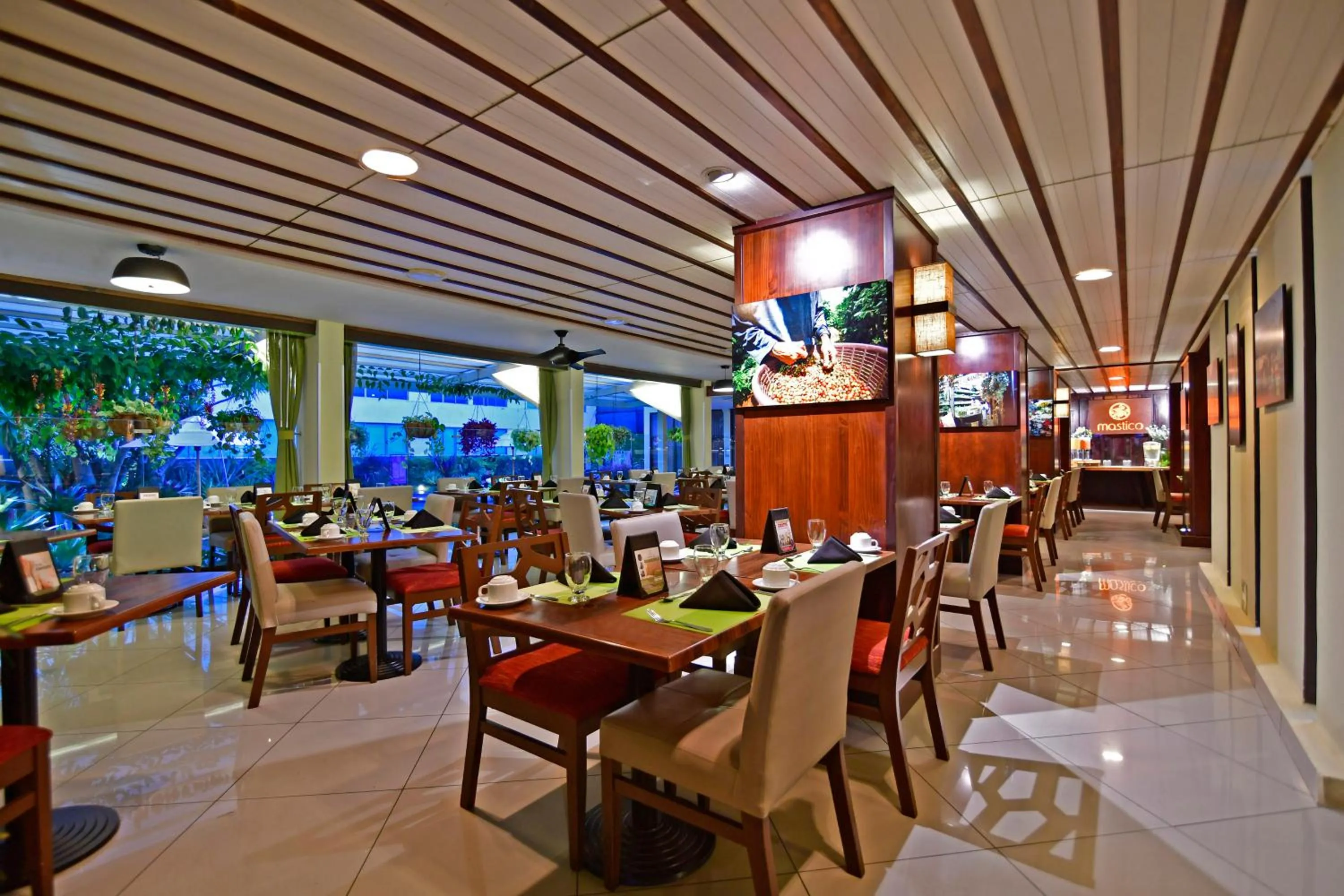 Restaurant/places to eat in Auténtico Hotel