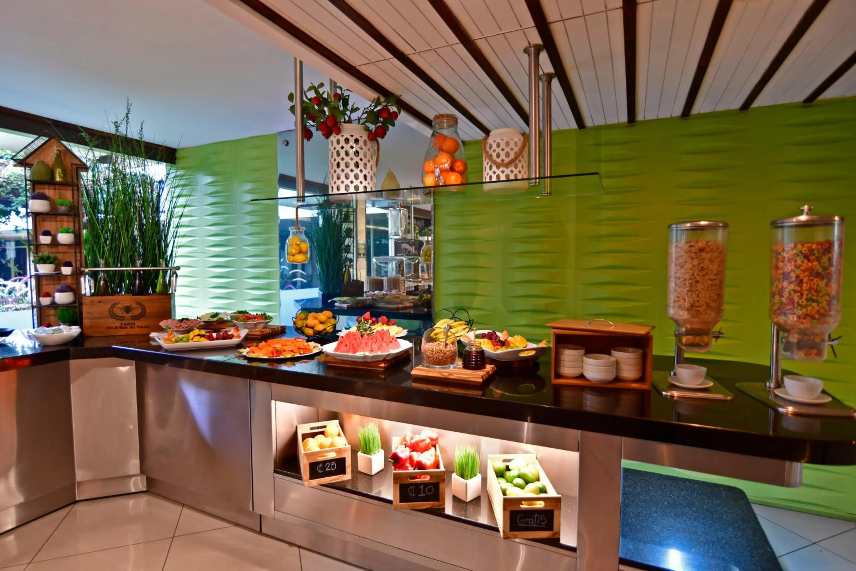 Food and drinks in Auténtico Hotel