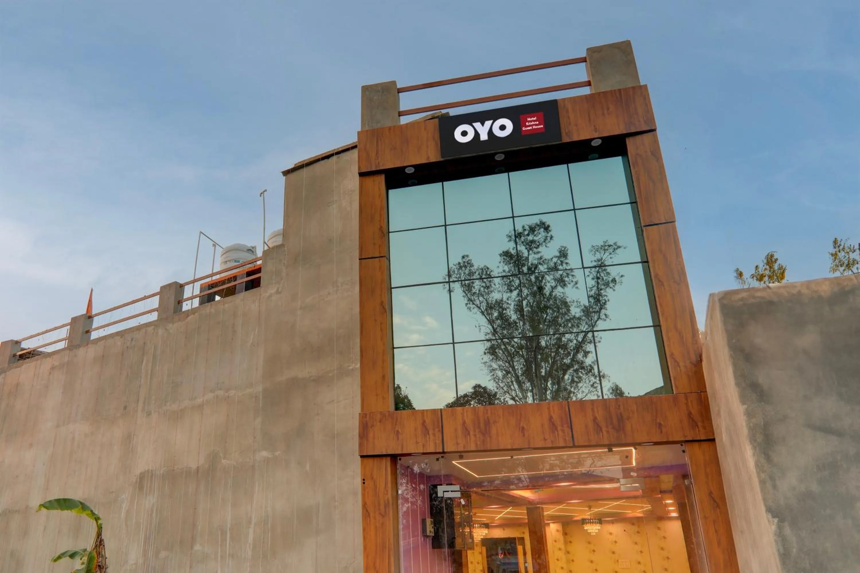 Facade/entrance in Hotel O Krishna guest house and restaurant