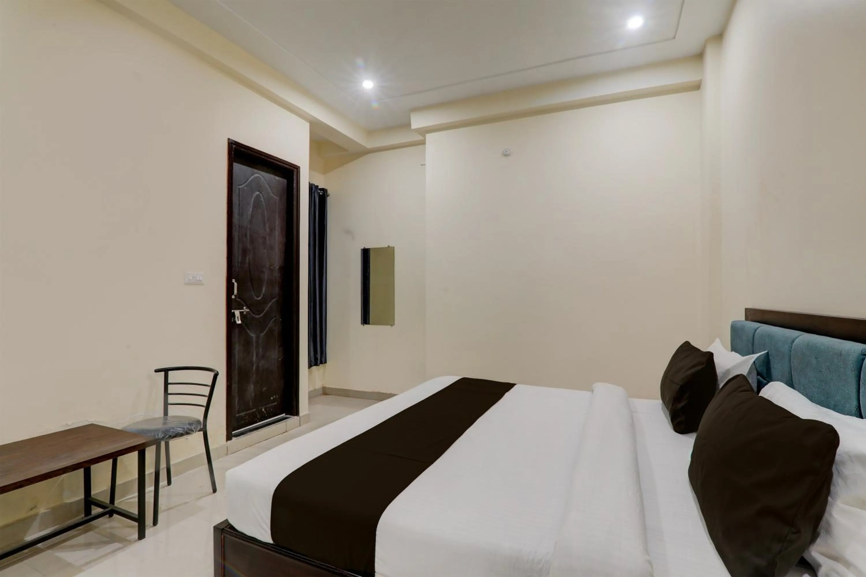 Hotel supreme stay Jaipur international airport jagatpura chawpaty