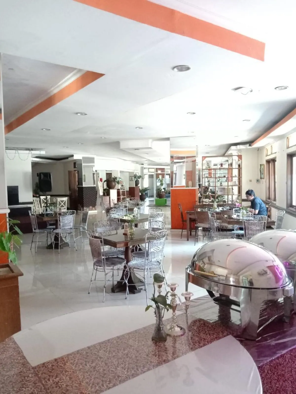 Restaurant/places to eat in Hotel Bumi Kitri