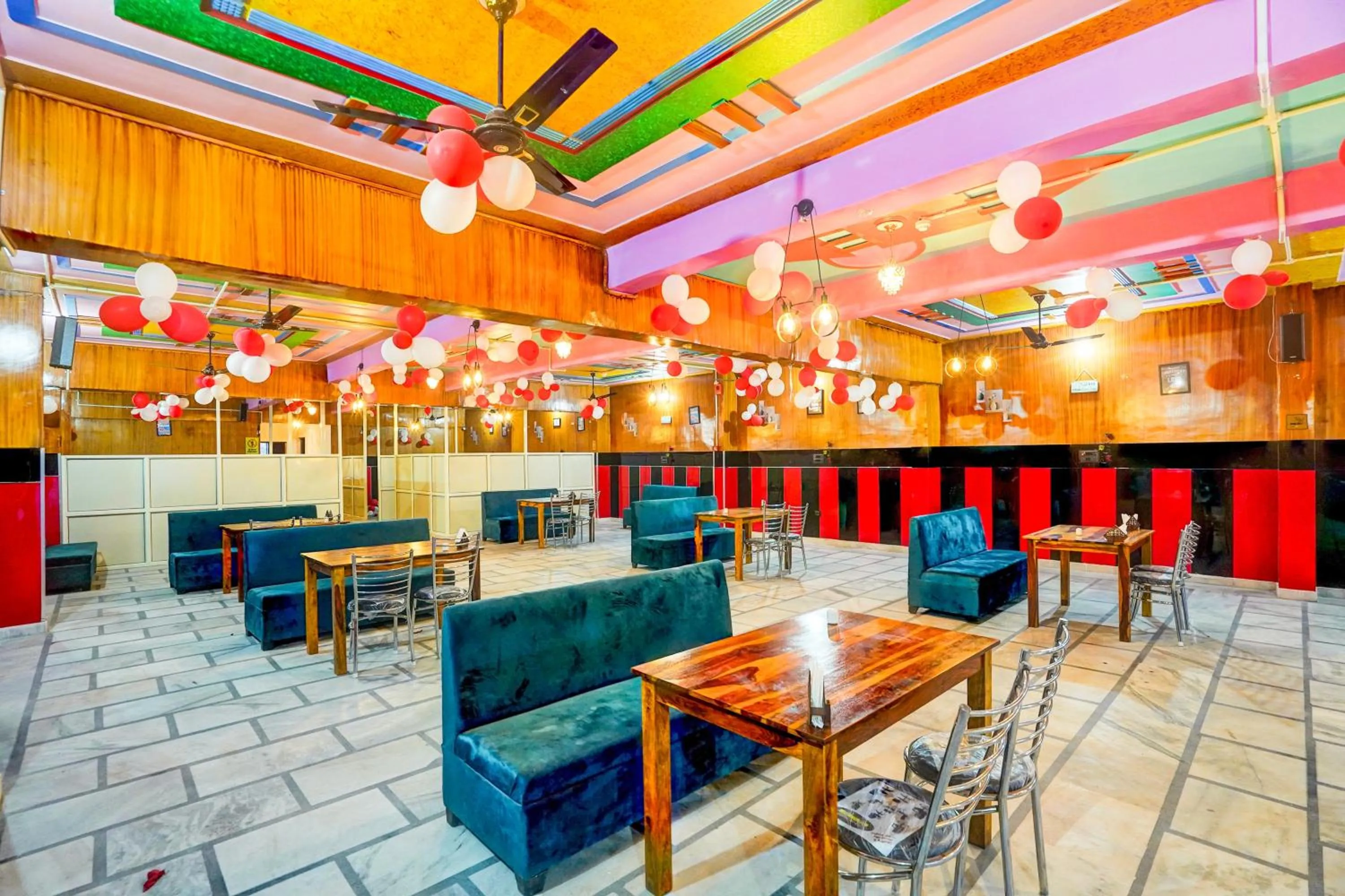 Lobby or reception in Hotel O HALDIRAMA HOTEL AND RESTAURANT