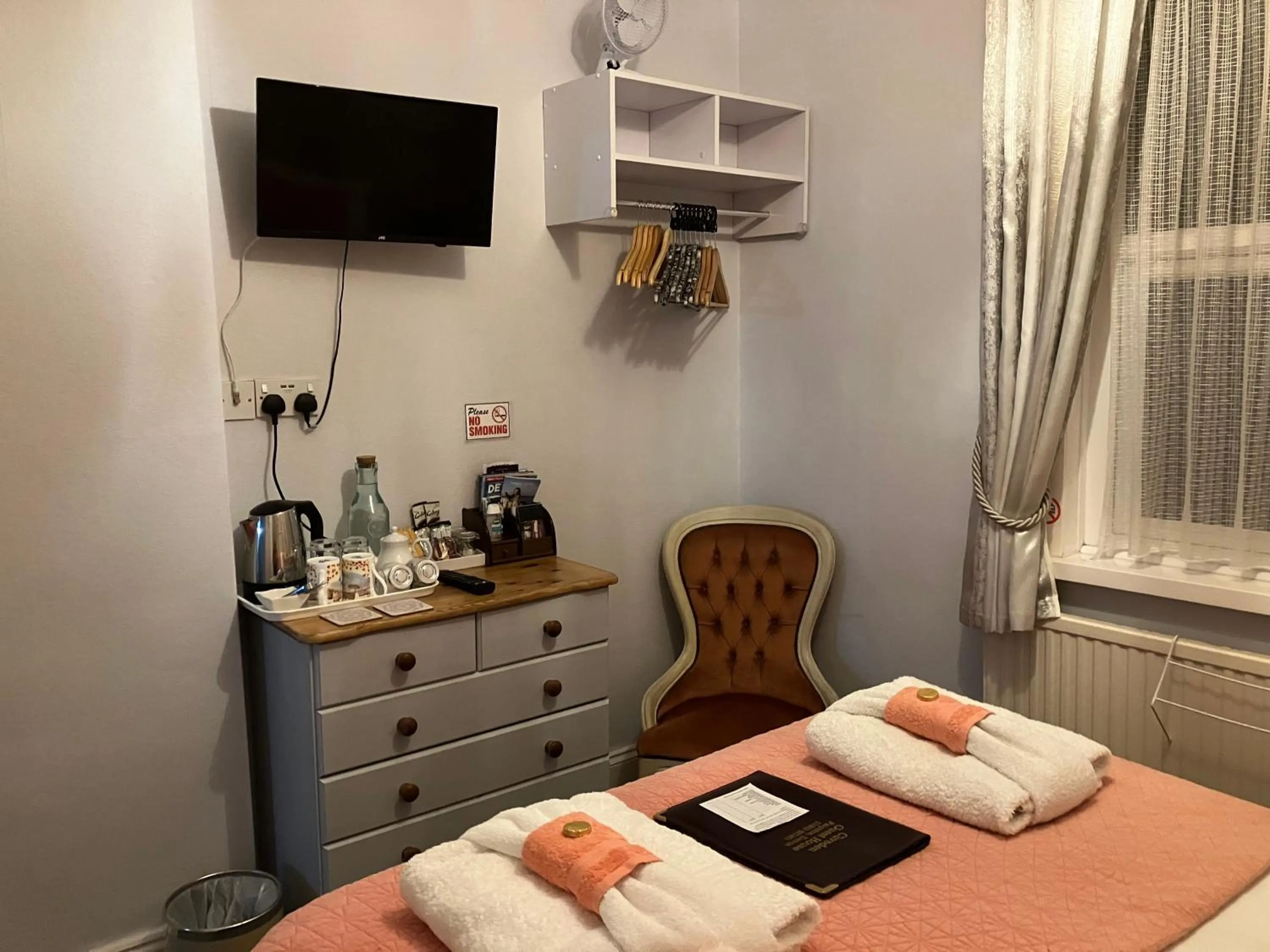 Bed in Cliveden Guest House