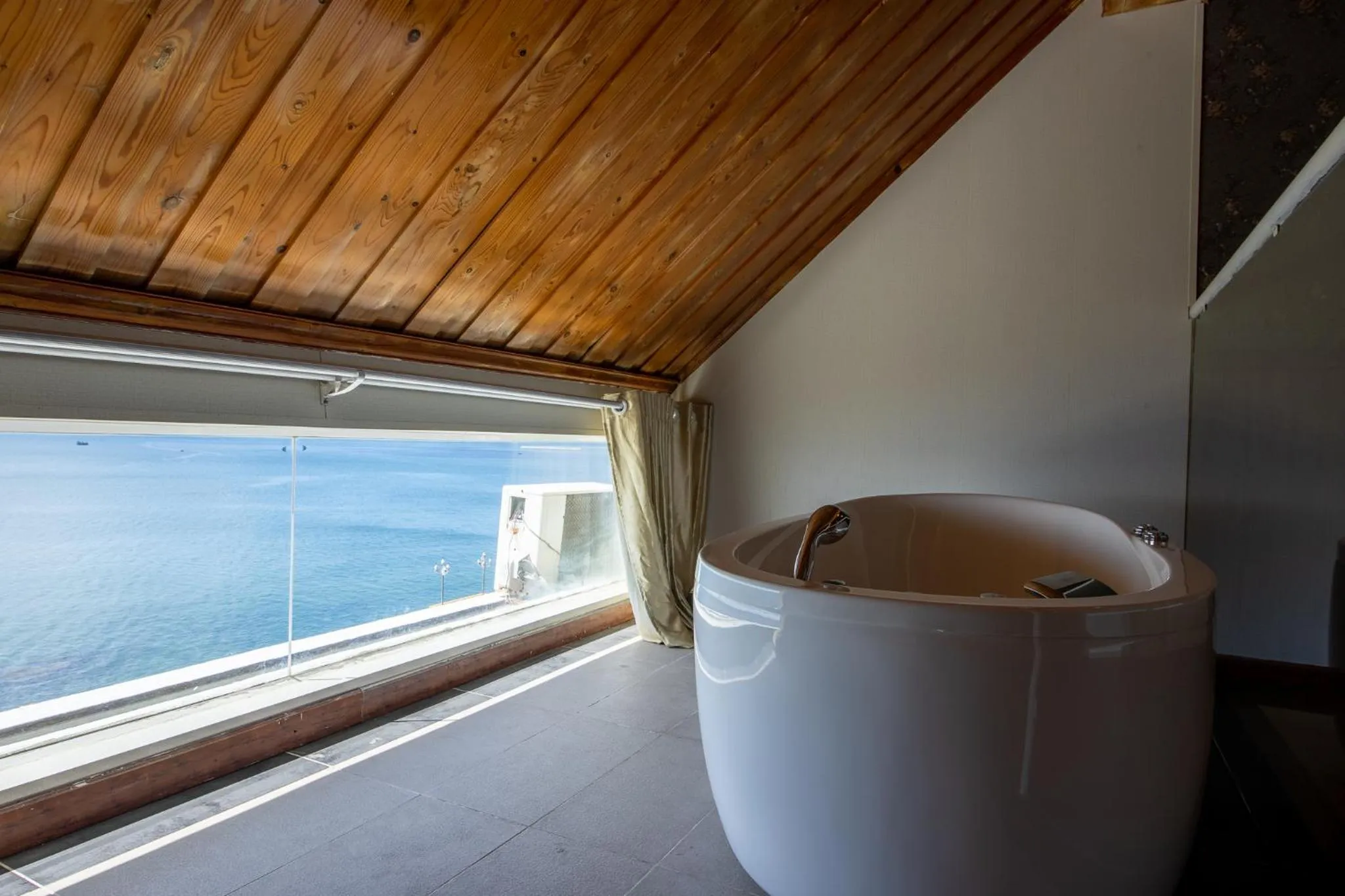 Bath in Sun Viet Resort Phu Quoc