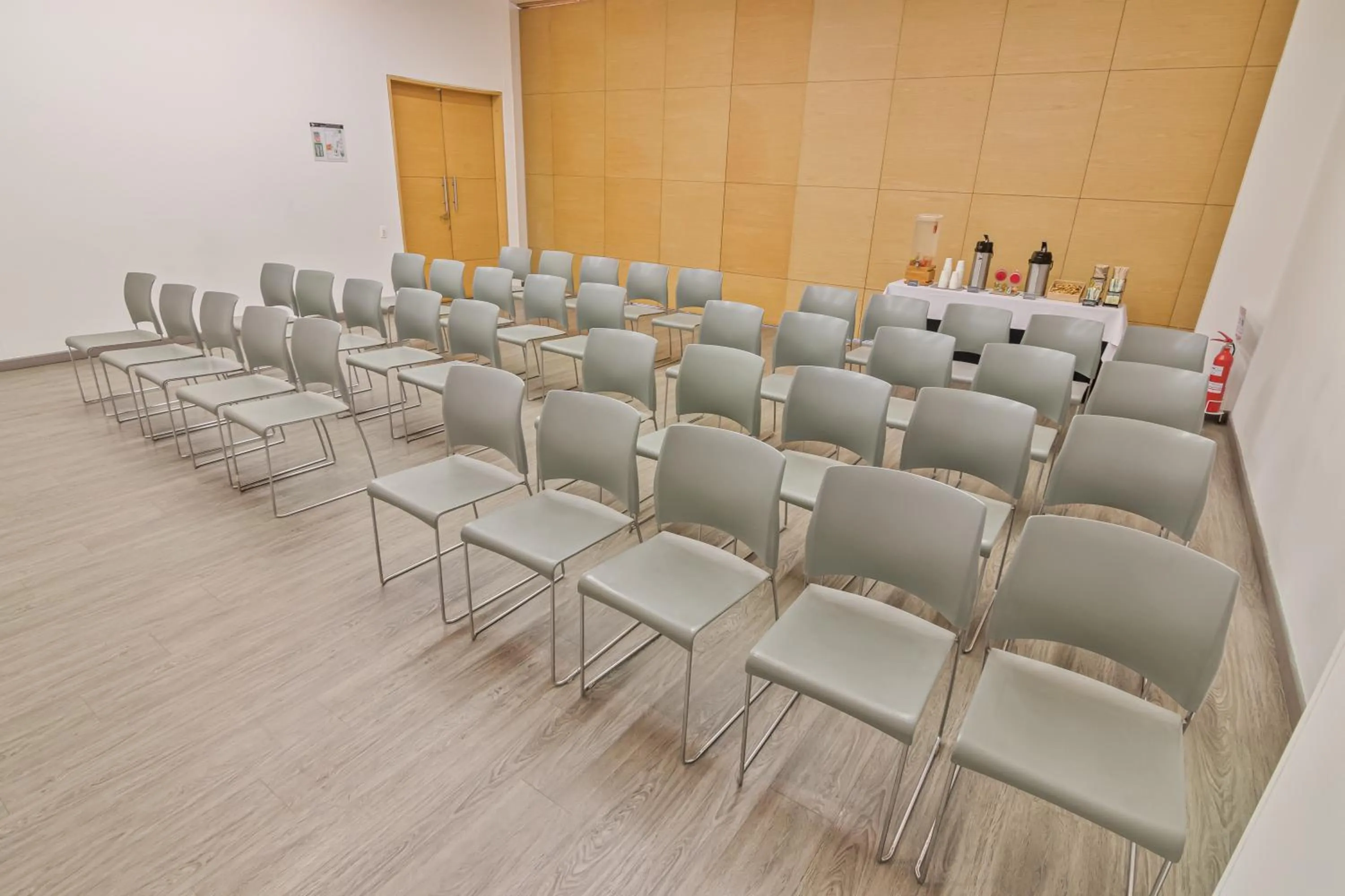 Meeting/conference room in GHL Style Yopal