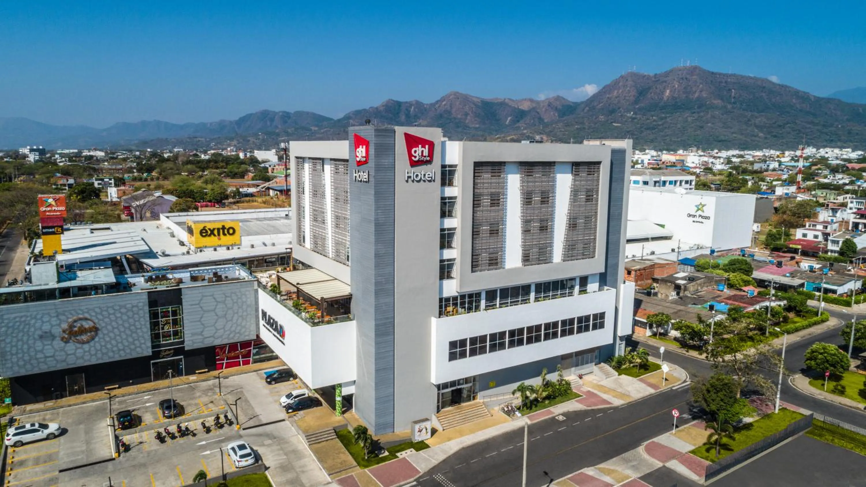 Facade/entrance in GHL Style Yopal