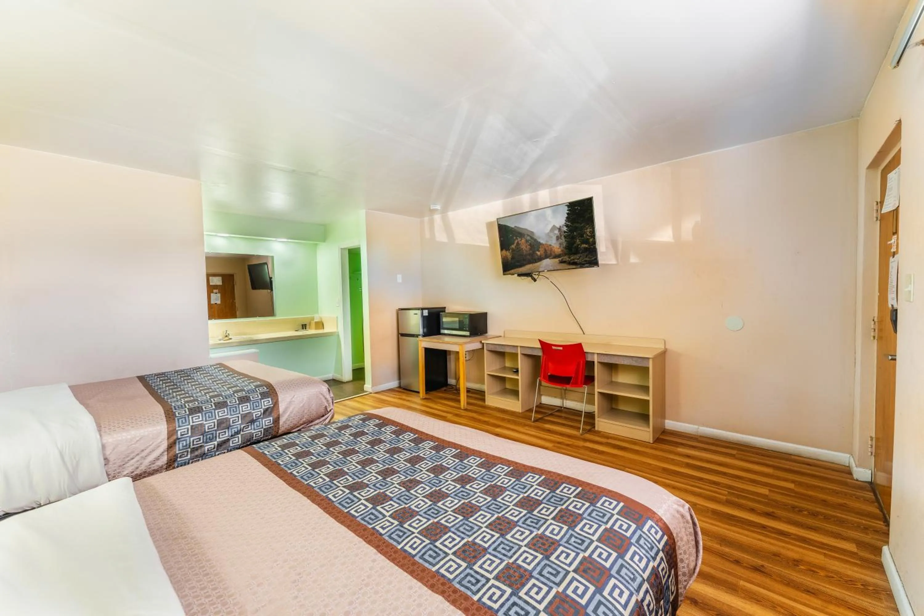 Bed in Budget Inn Pulaski