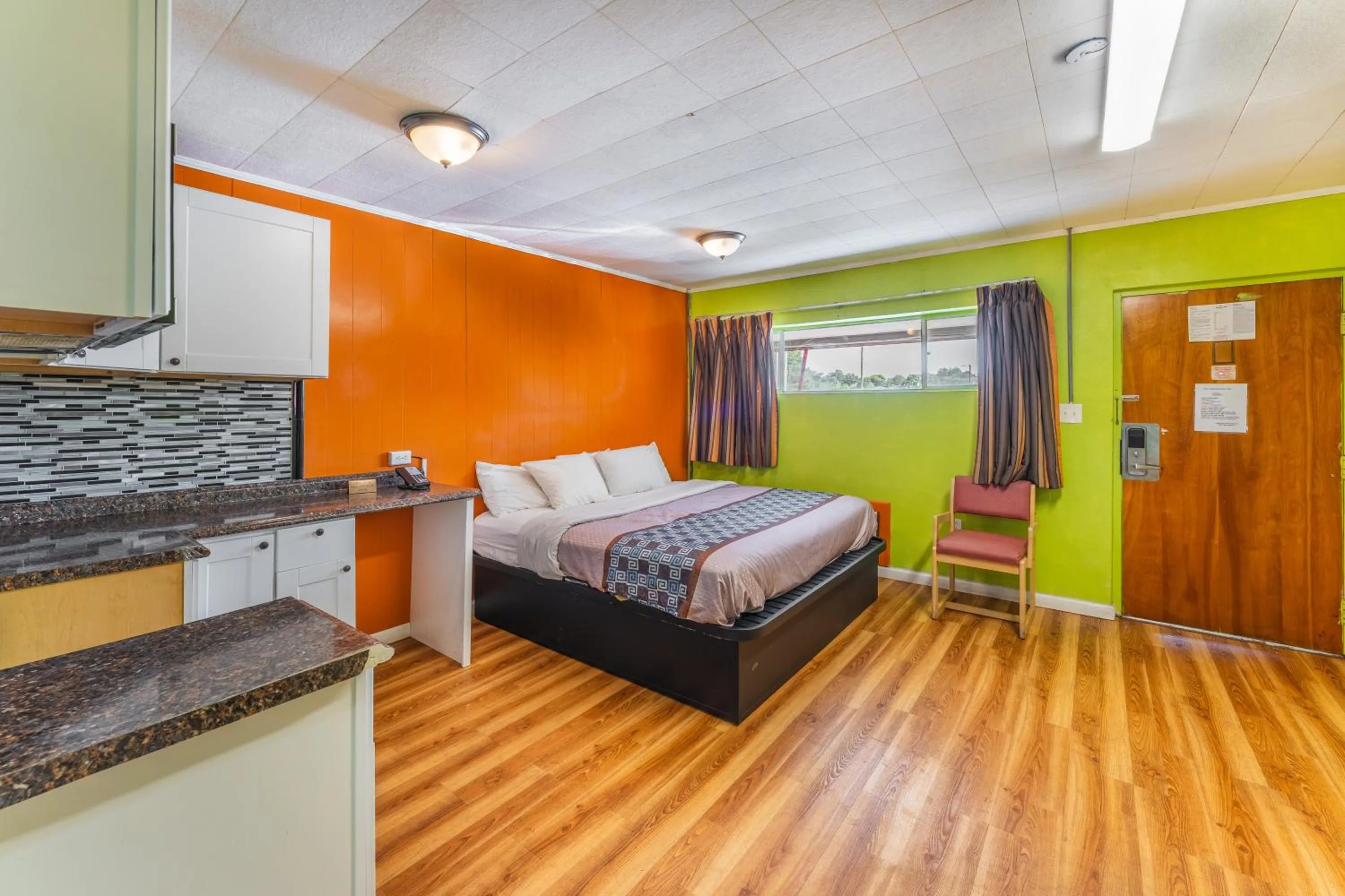 Bed in Budget Inn Pulaski