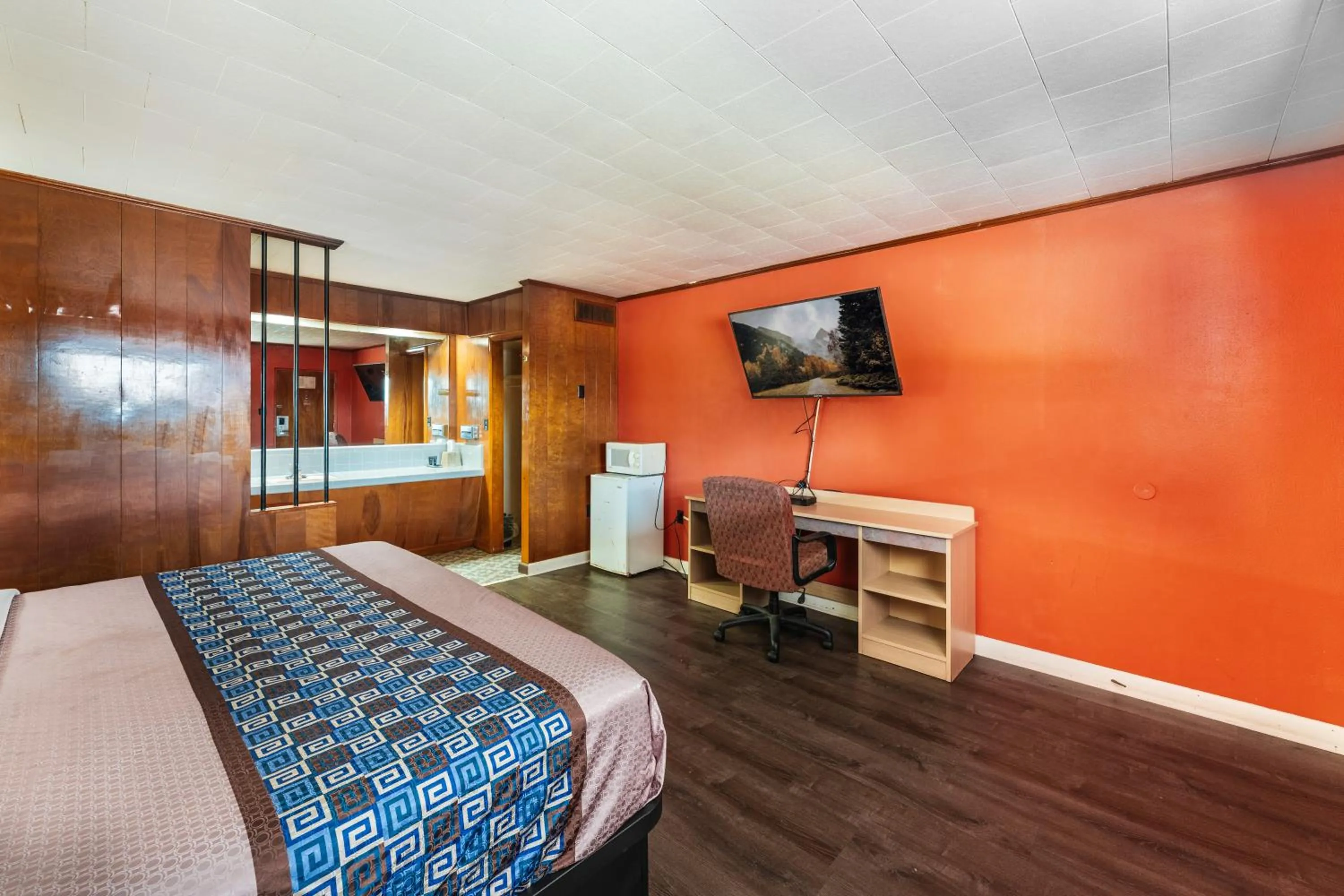 Bed in Budget Inn Pulaski