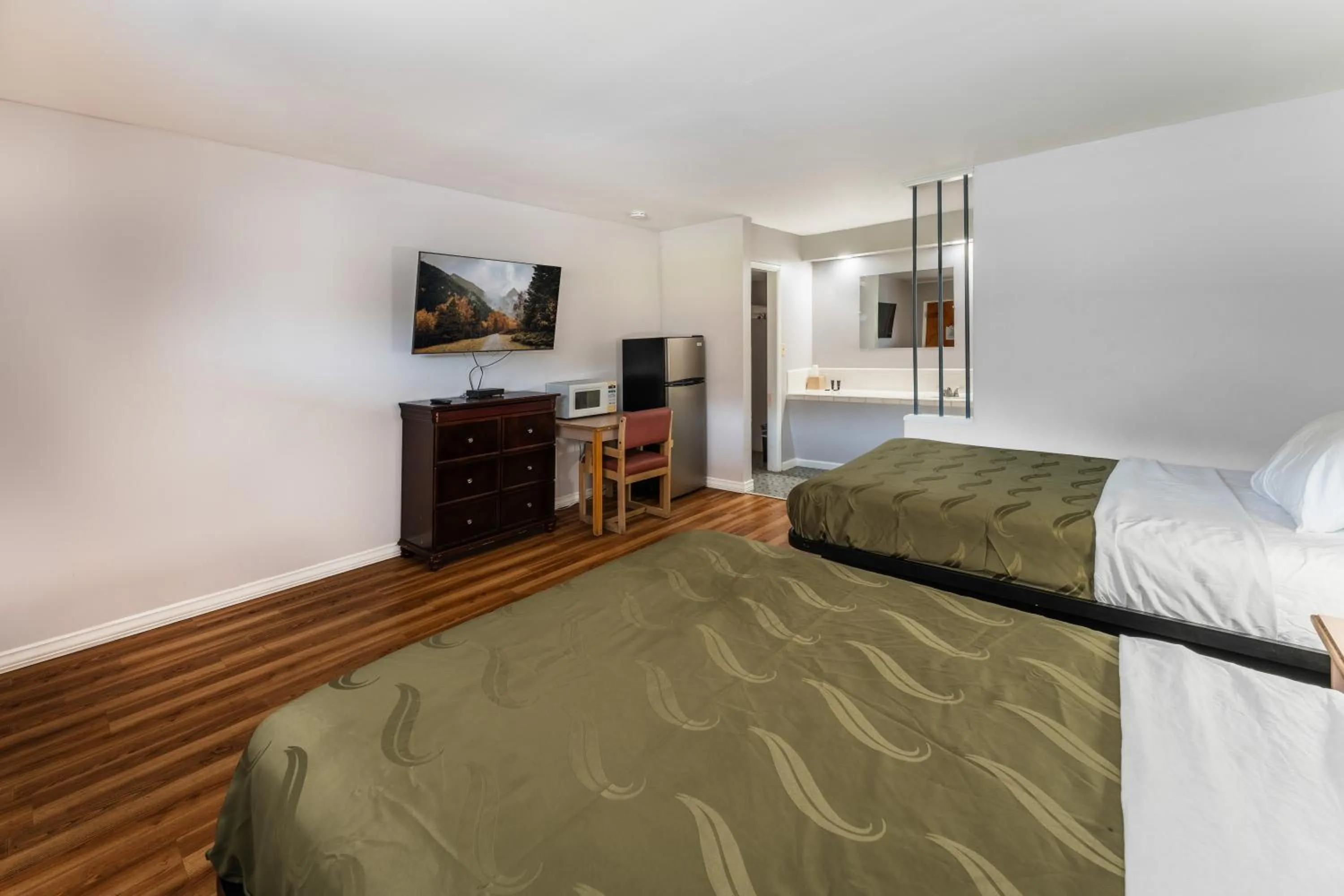 Bedroom, Bed in Budget Inn Pulaski