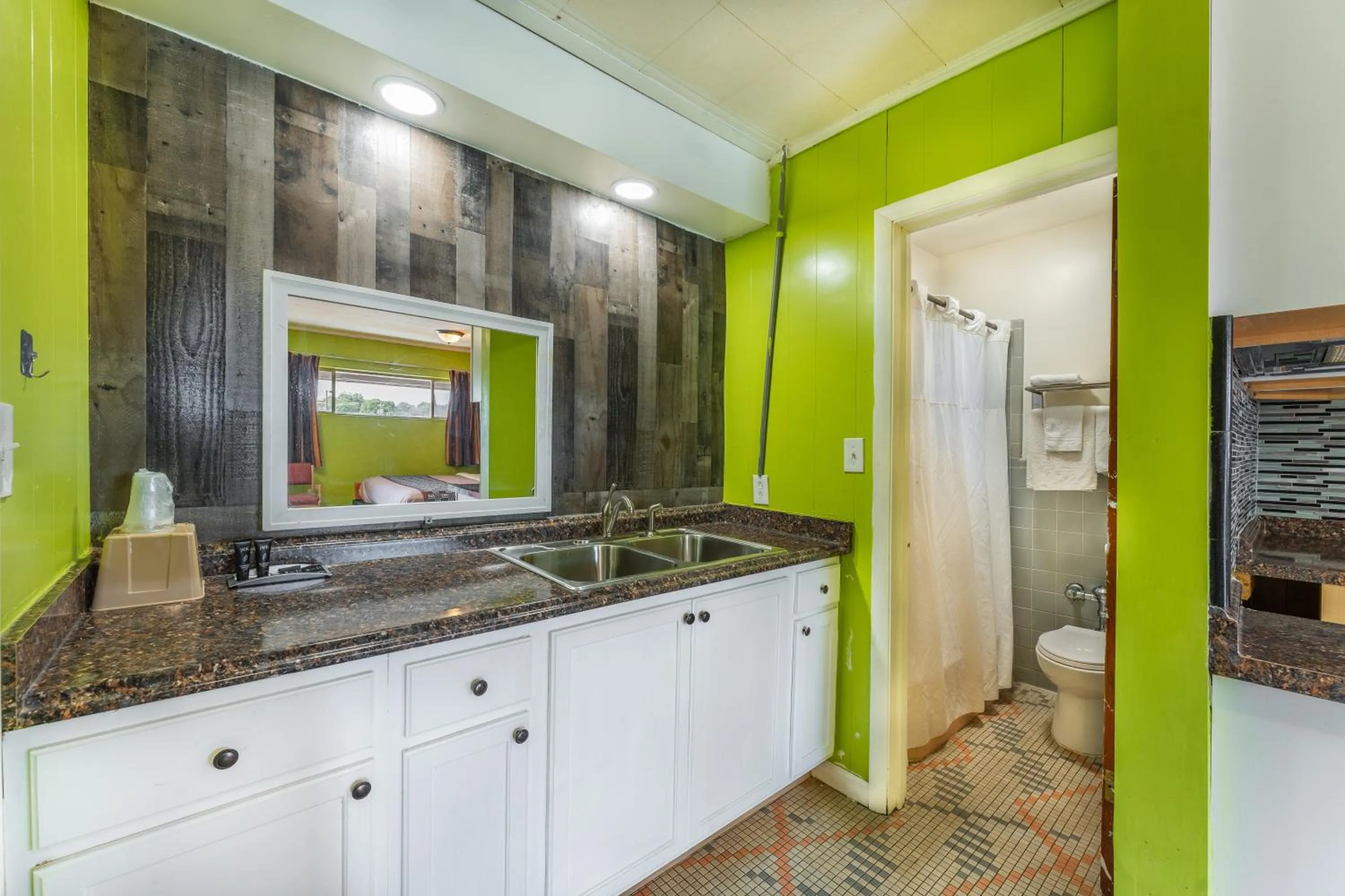 Bathroom in Budget Inn Pulaski