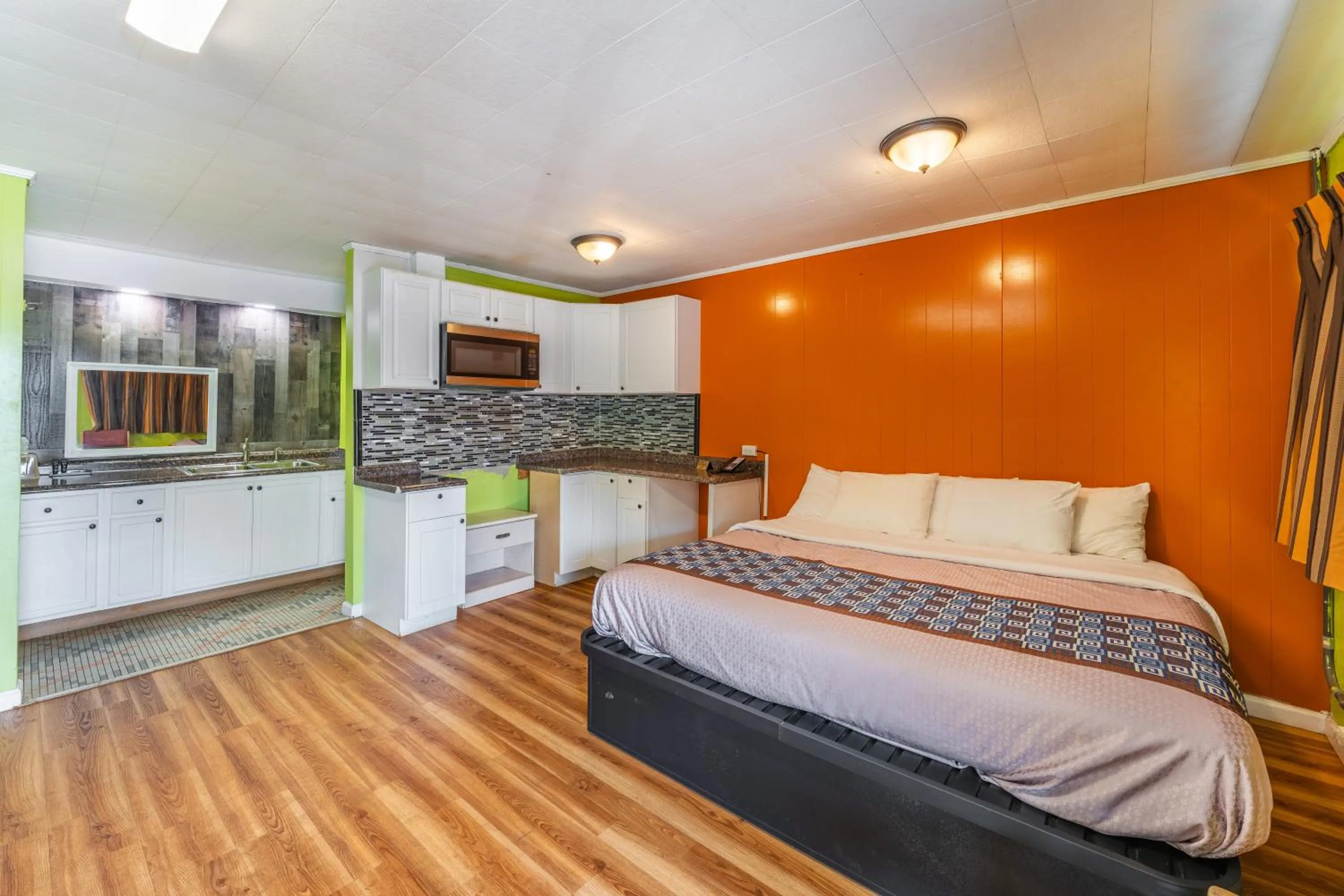 Bed in Budget Inn Pulaski